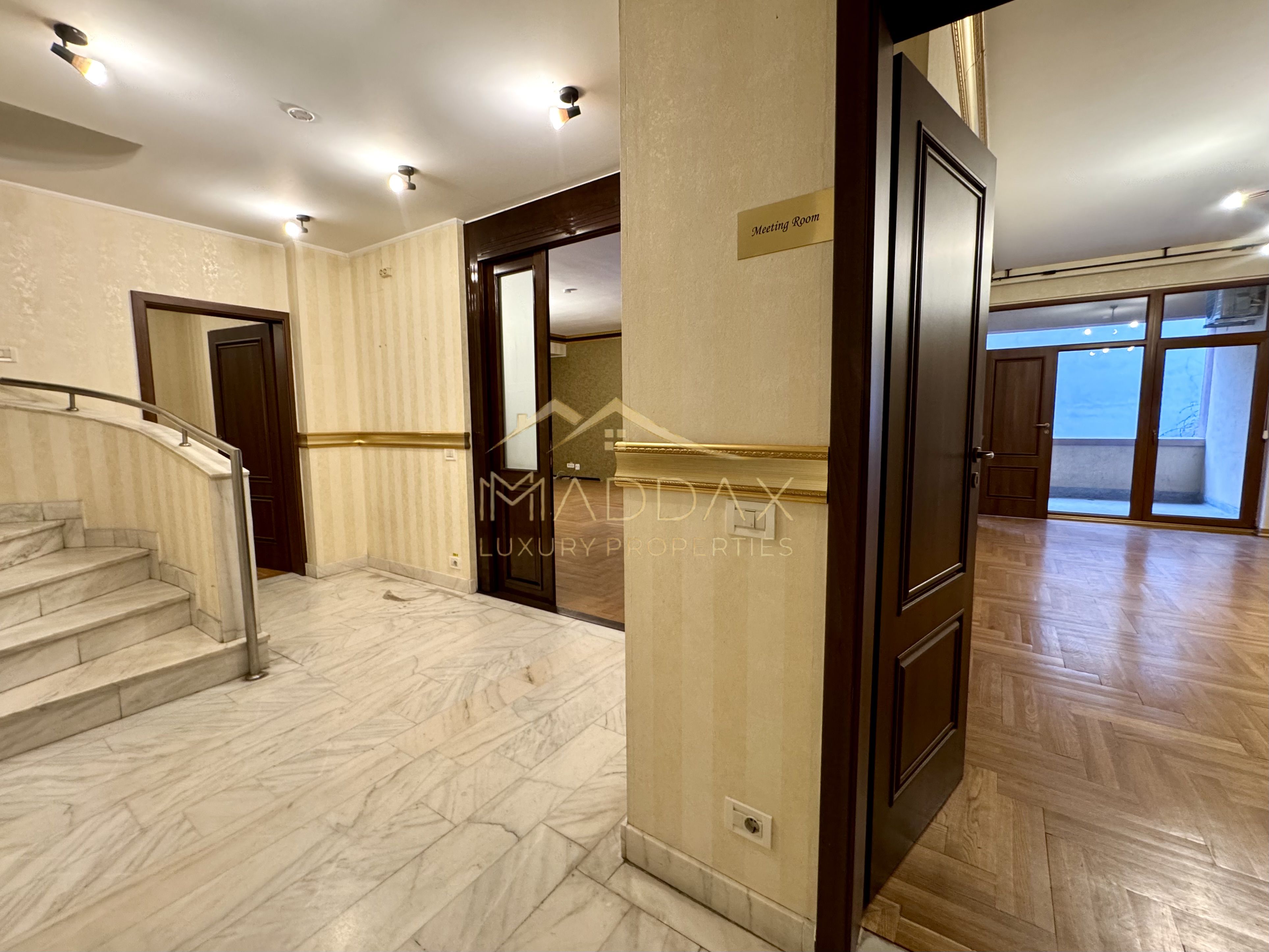Vila centrala cu 13 camere *460mpu* + garaj // Dorobanți — fotografia 9