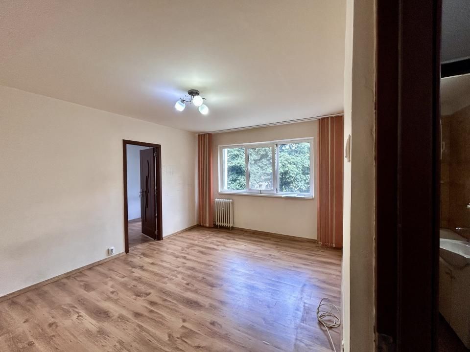 Apartament 2 camere, etaj 1, balcon, Vest, Ploiesti