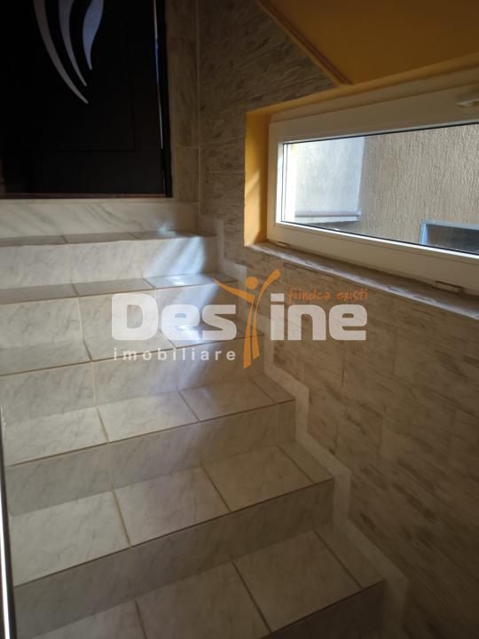 Casă P+E+M + corp secundar , 240 mp teren , 2 garaje — fotografia 5