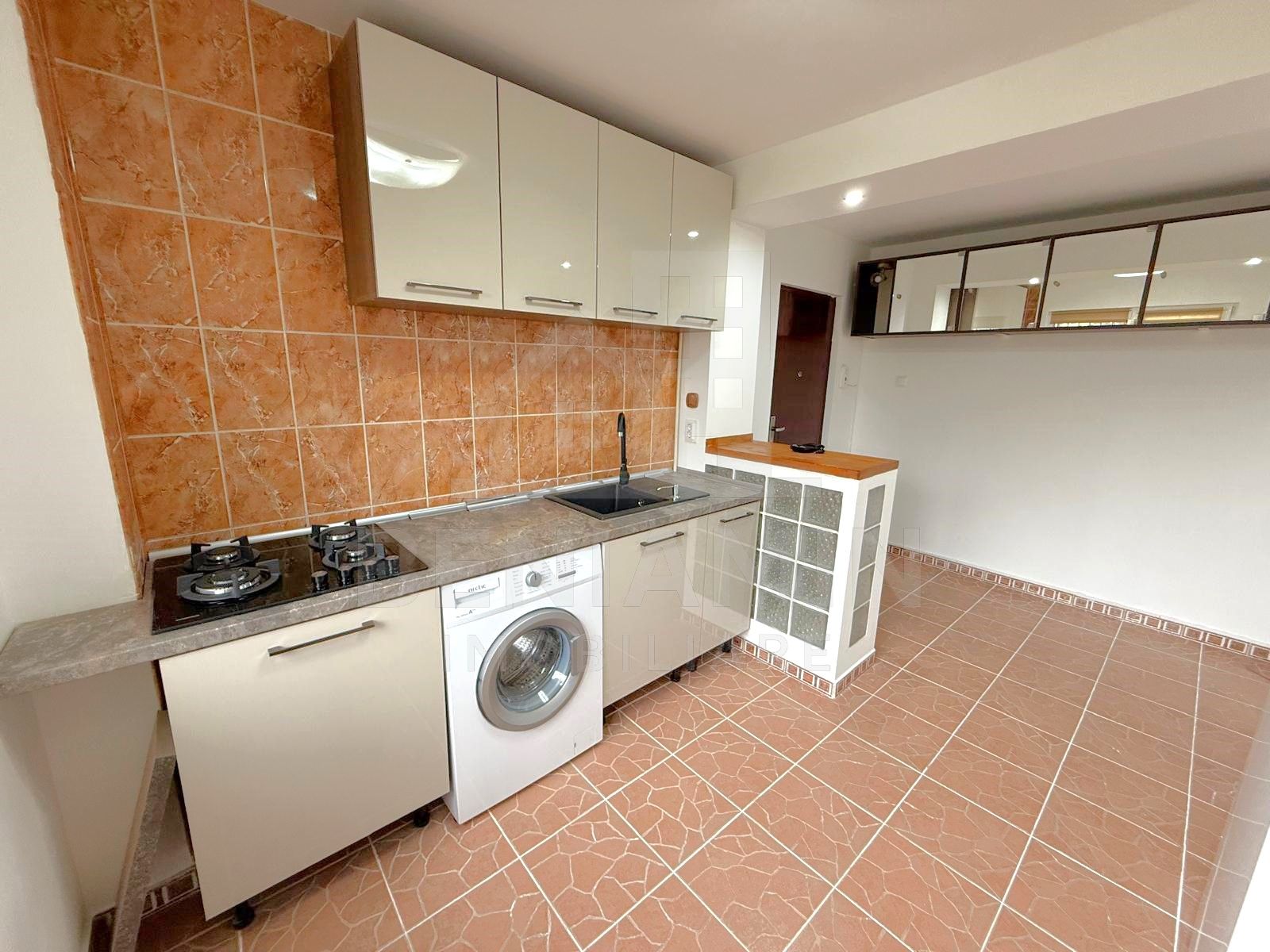 3 Camere-Parter-McDonald's-Renovat-Anvelopat-Mobilat-Zona Excelenta — fotografia 7