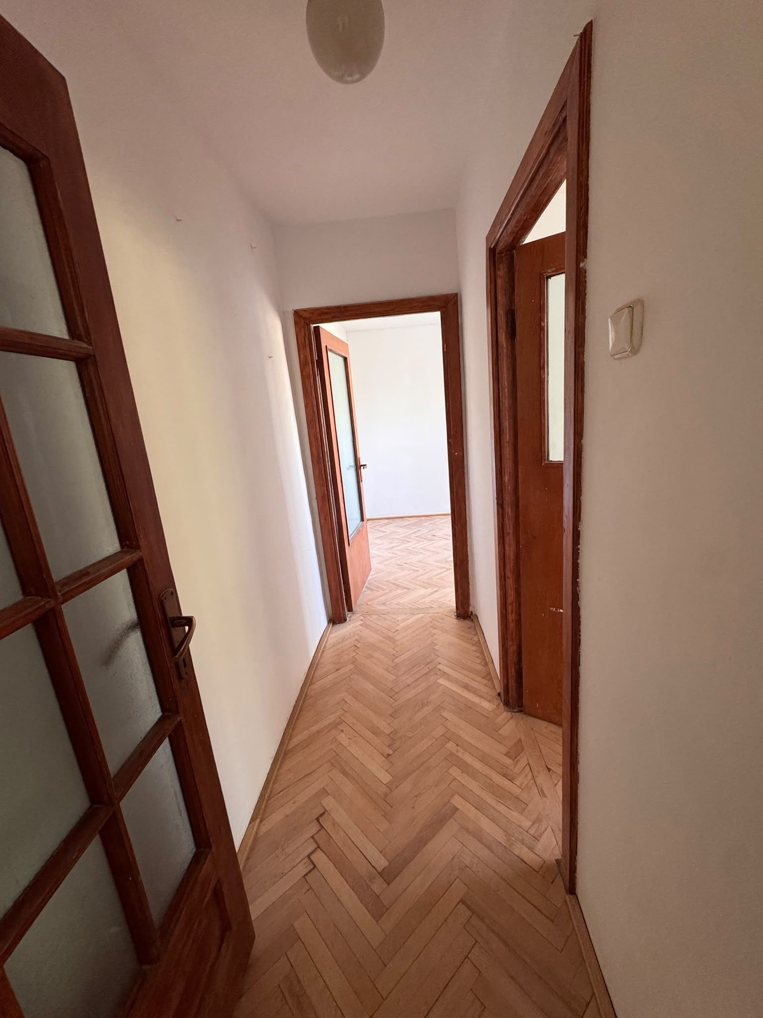 Apartament 3 camere renovat, cu centrală proprie, zona Dacia — fotografia 4