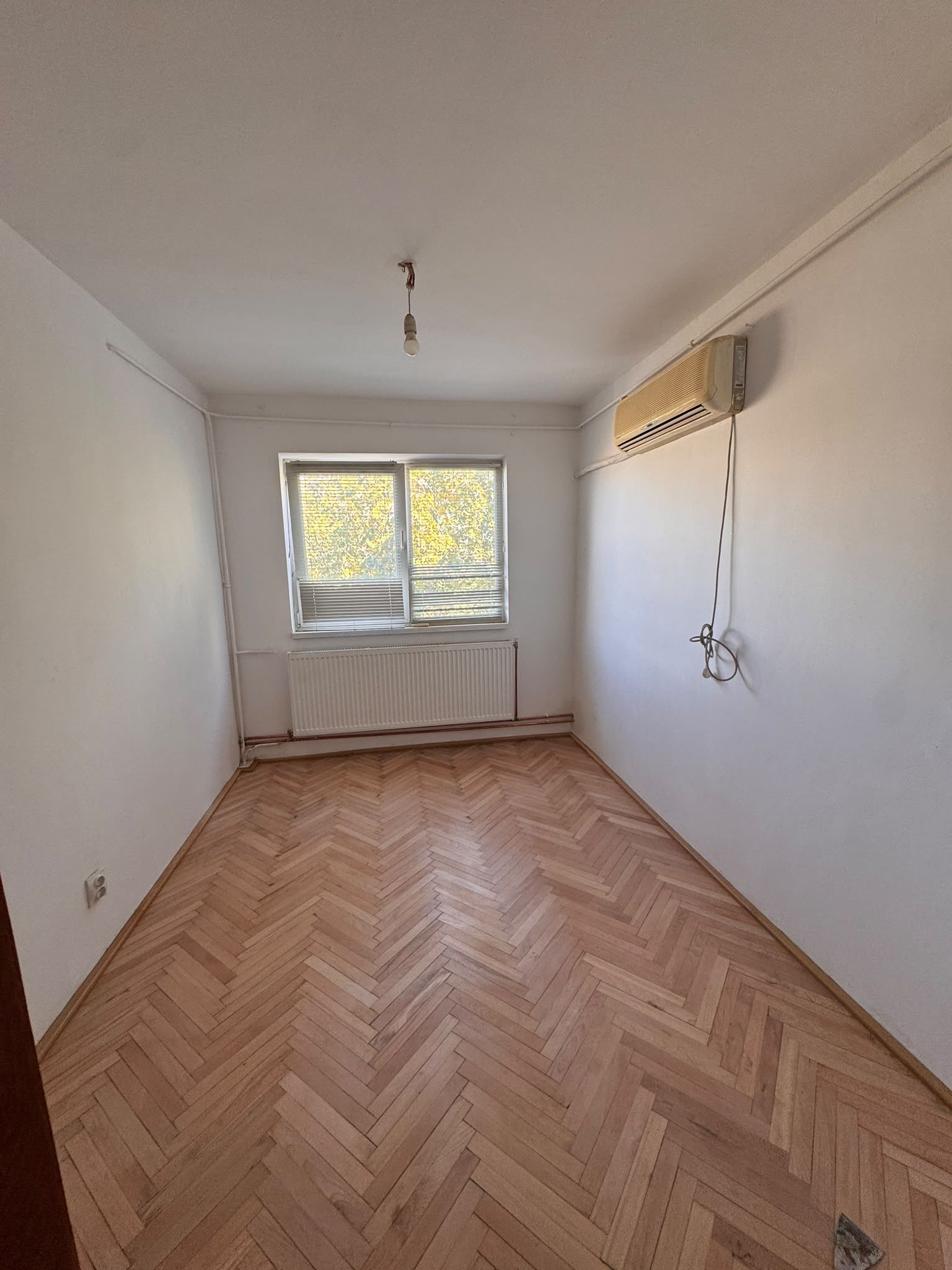 Apartament 3 camere renovat, cu centrală proprie, zona Dacia — fotografia 5