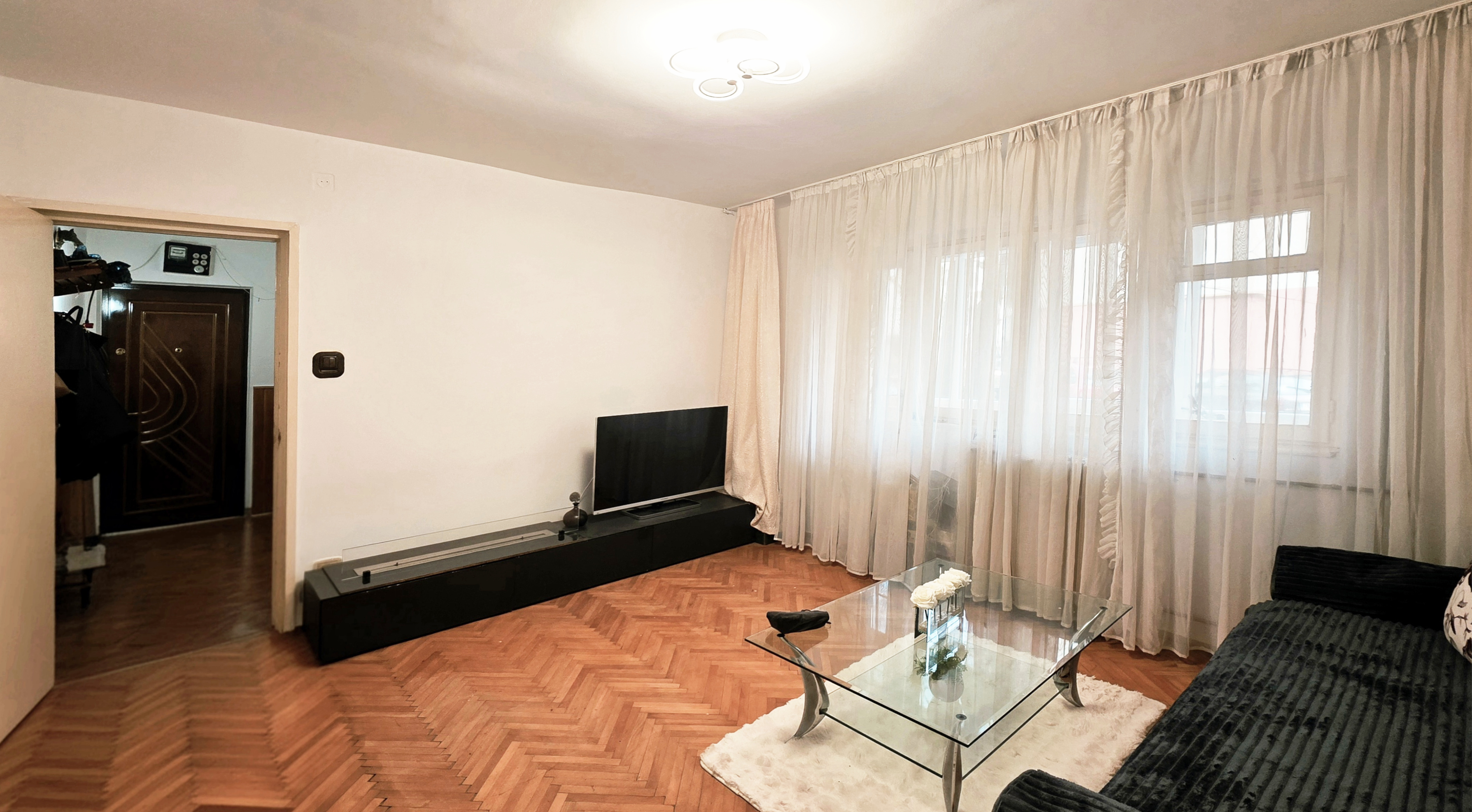 De vanzare, apartament cu  2 camere, 55 mp ,lângă Spitalul Județean — fotografia 2