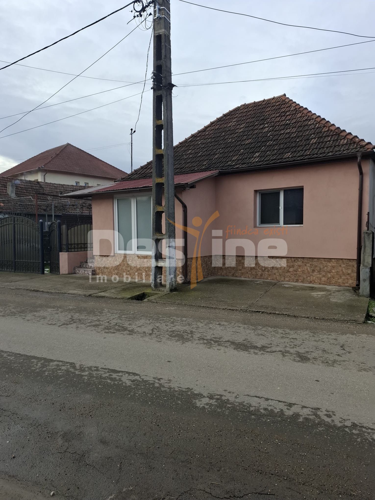 Casa/Spațiu comercial de vânzare (Vadu Crișului) — fotografia 2
