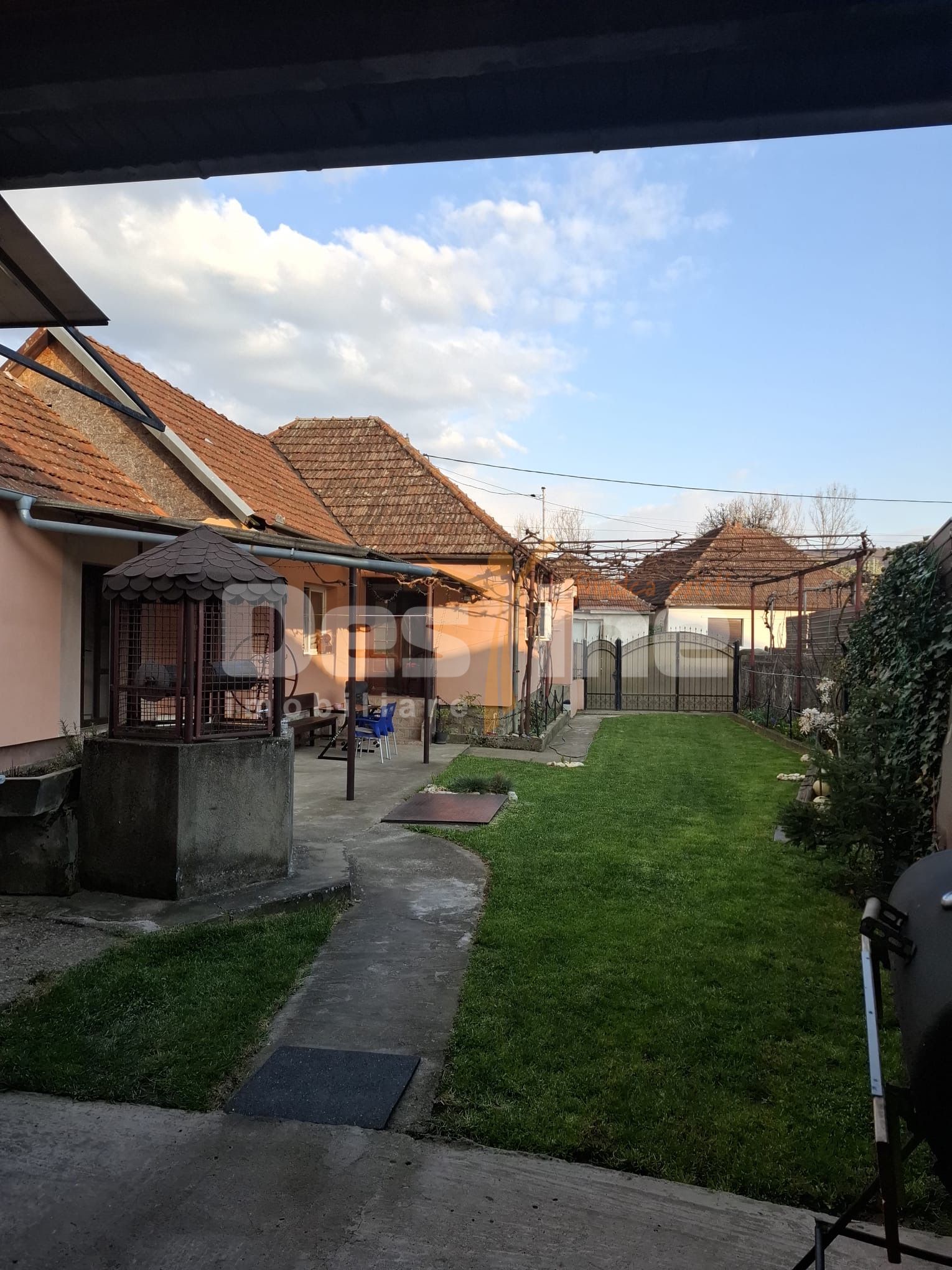 Casa/Spațiu comercial de vânzare (Vadu Crișului) — fotografia 4