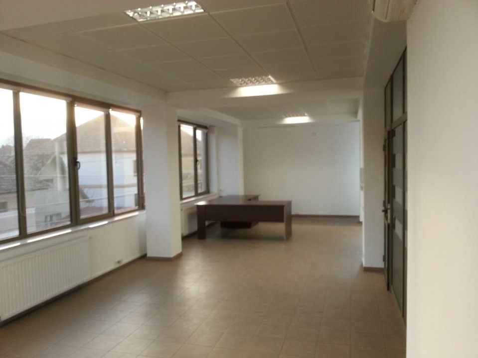 Spatiu birouri  etaj 1 de inchiriat 70mpu open space Calea Dumbravii — fotografia 3