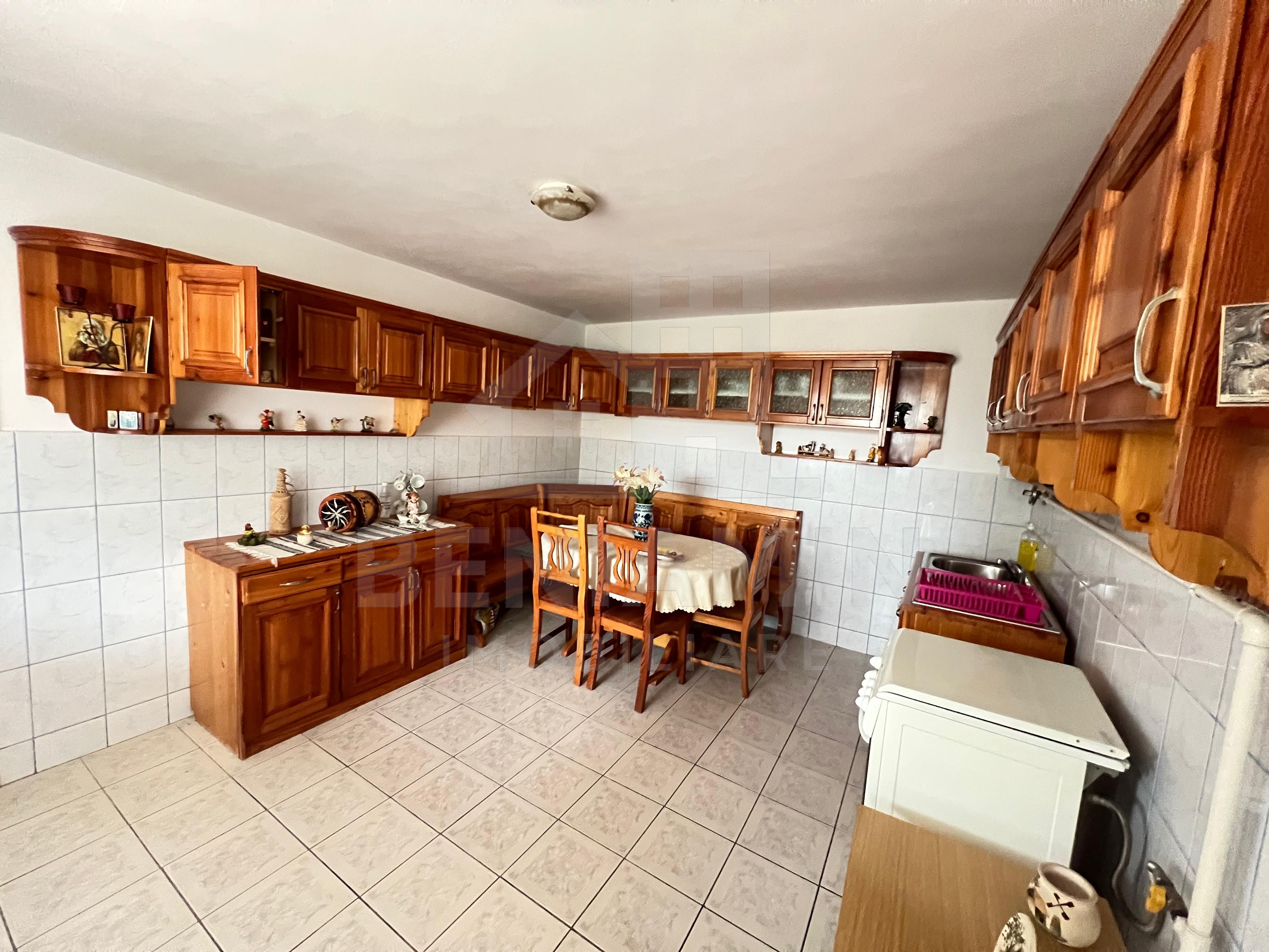 De-Vanzare-Case-16-Camere-400mp-Utili-1100mp-Teren-Sacele-Brasov — fotografia 10