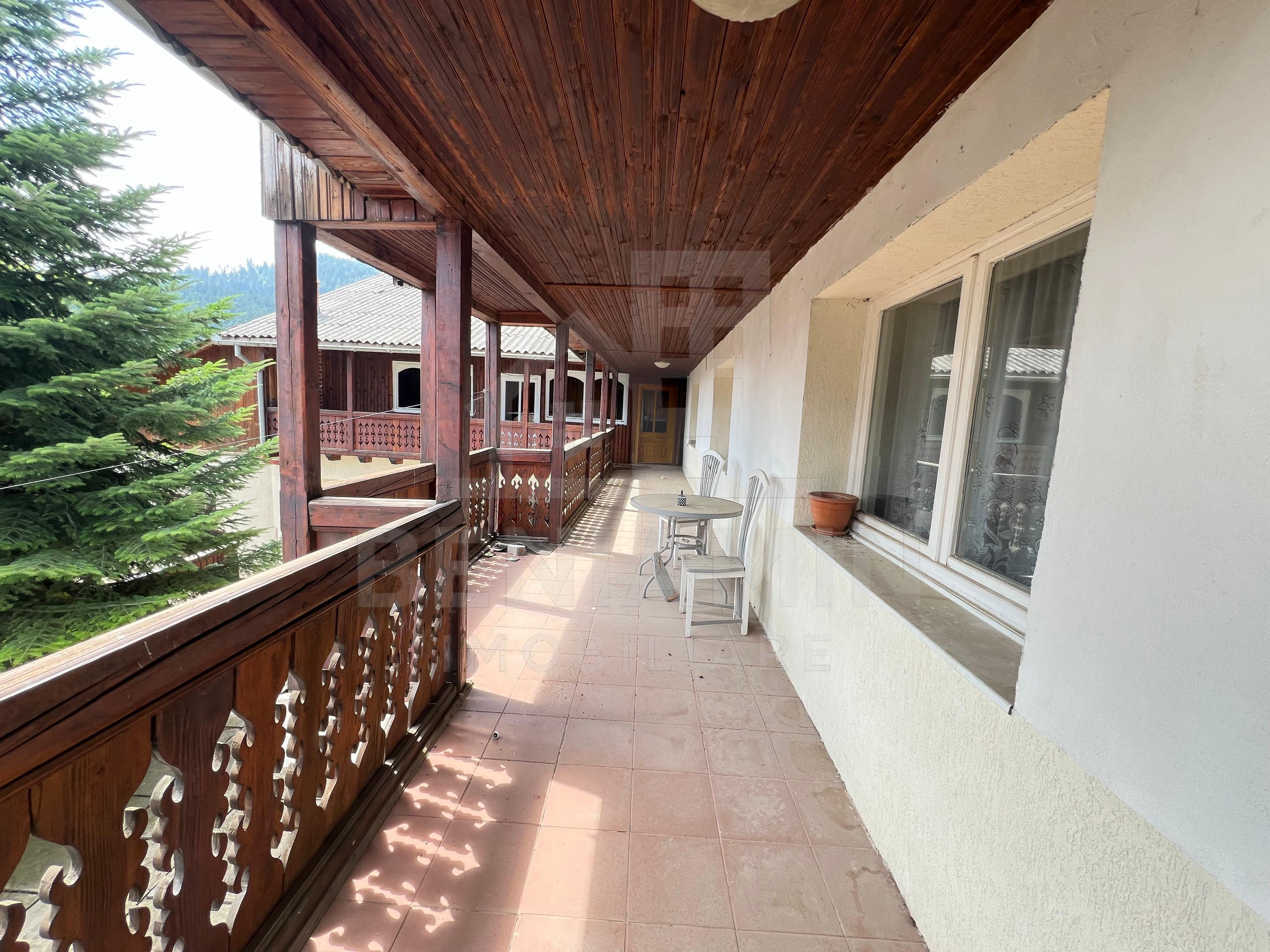 De-Vanzare-Case-16-Camere-400mp-Utili-1100mp-Teren-Sacele-Brasov — fotografia 16