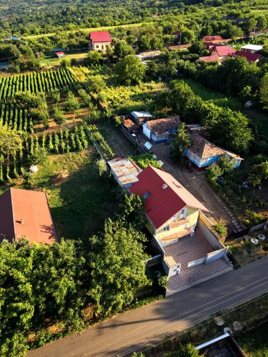 Casă individuală 4 camere 2 garaje 150 mp + anexa și gradina