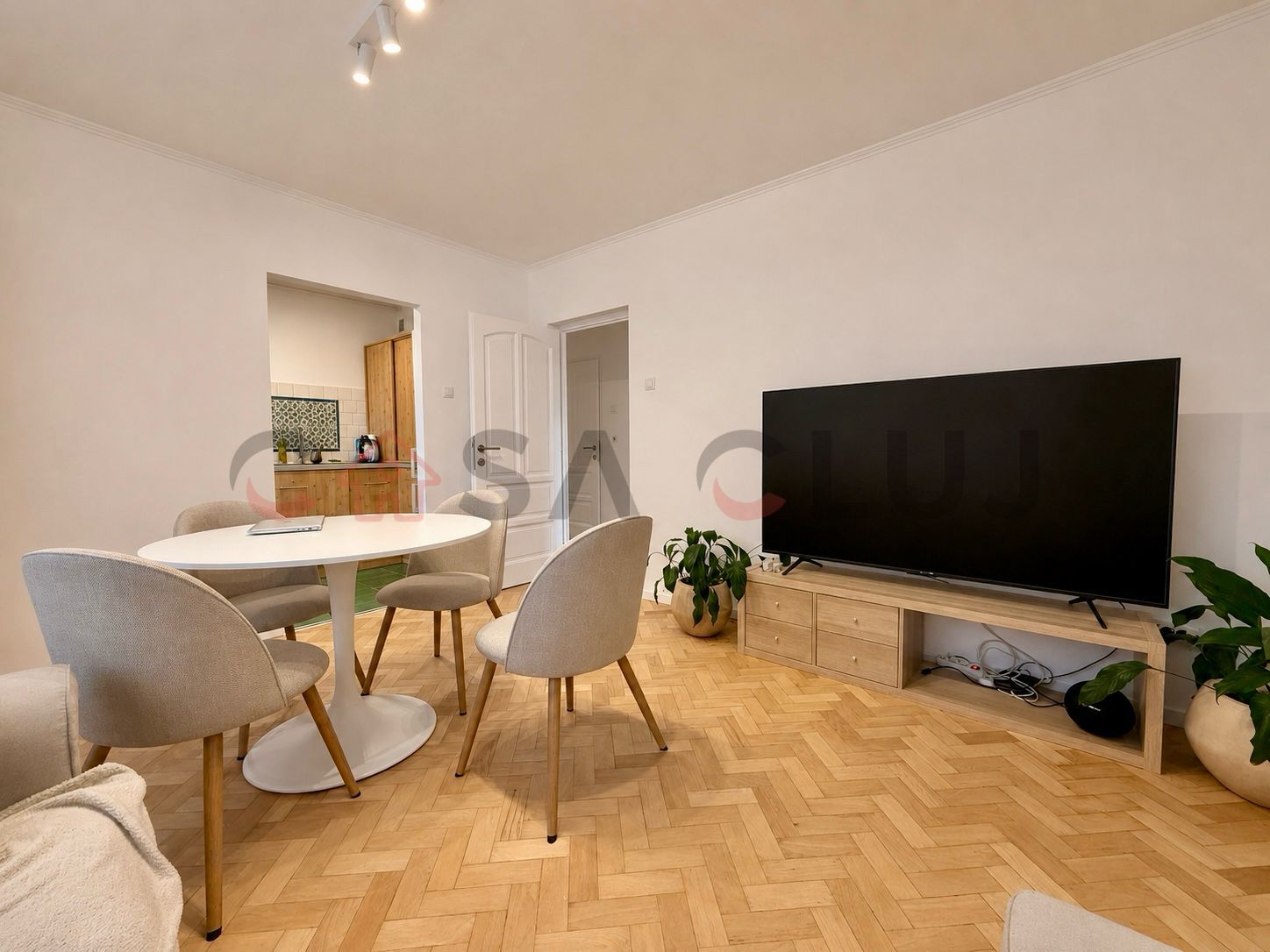 Apartament renovat, etaj intermediar, zona Bucegi