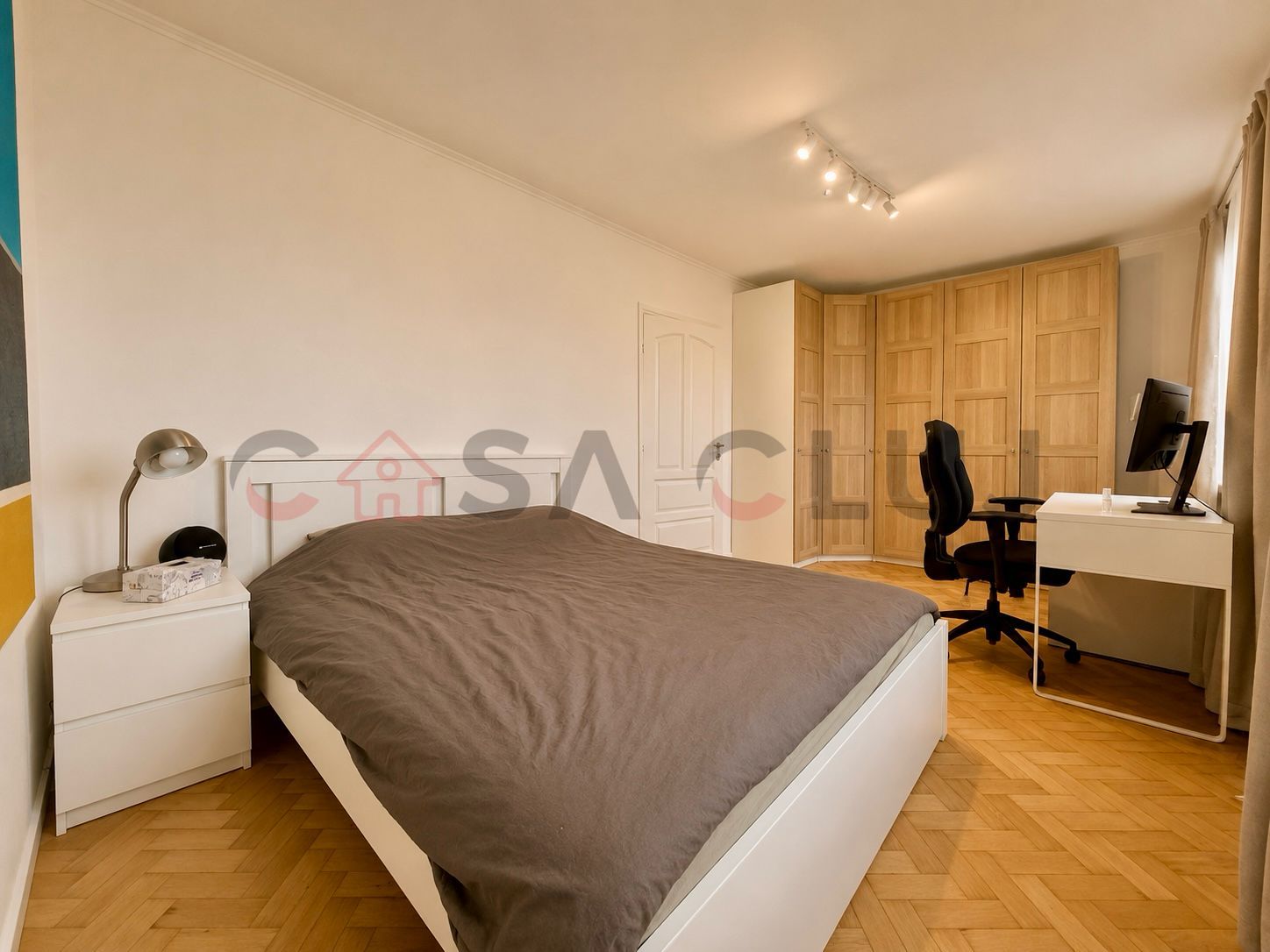 Apartament renovat, etaj intermediar, zona Bucegi — fotografia 3