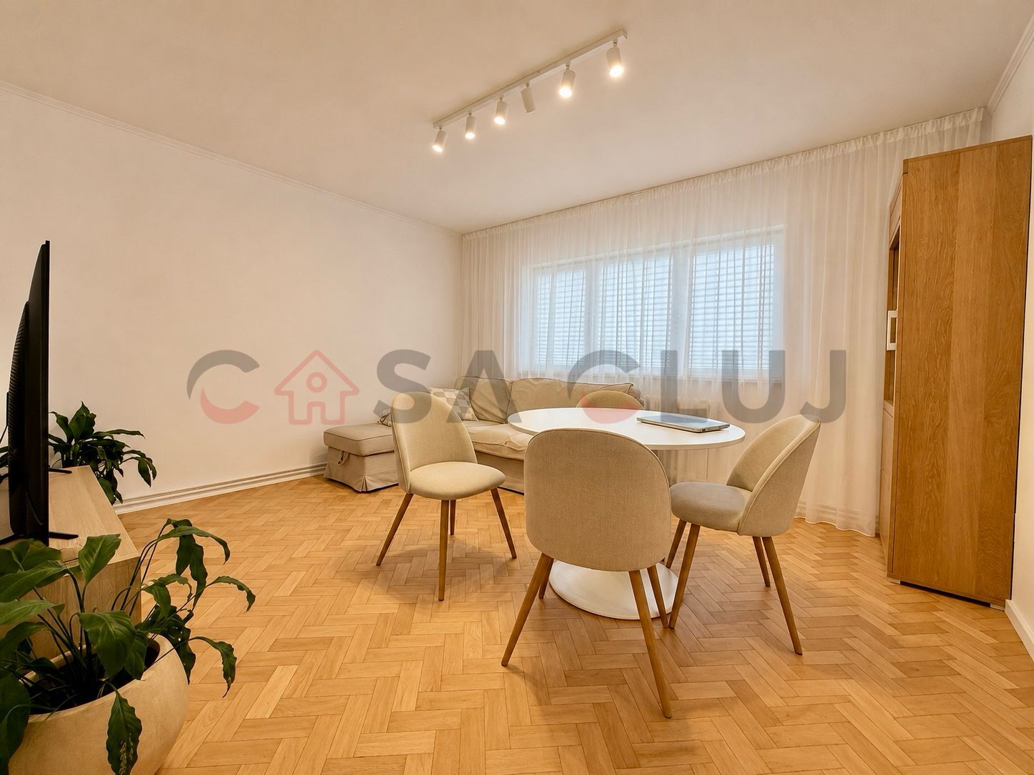 Apartament renovat, etaj intermediar, zona Bucegi — fotografia 4