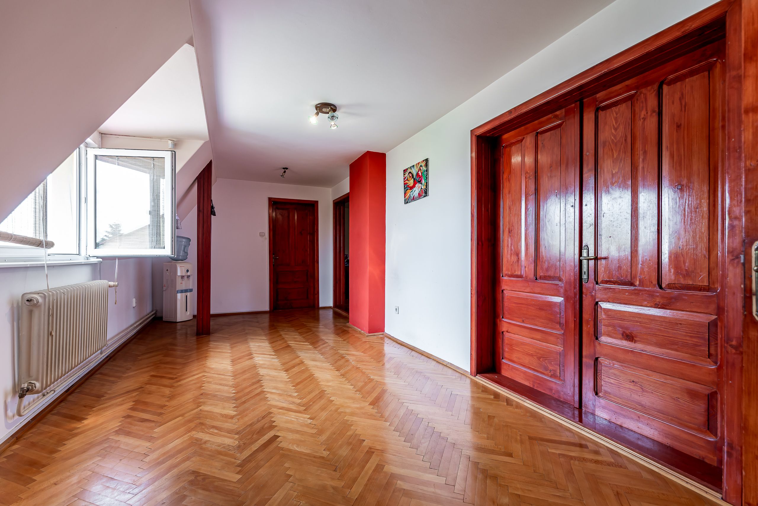 Casa Solida cu Mansarda in Zona Excelenta Parneava — fotografia 9