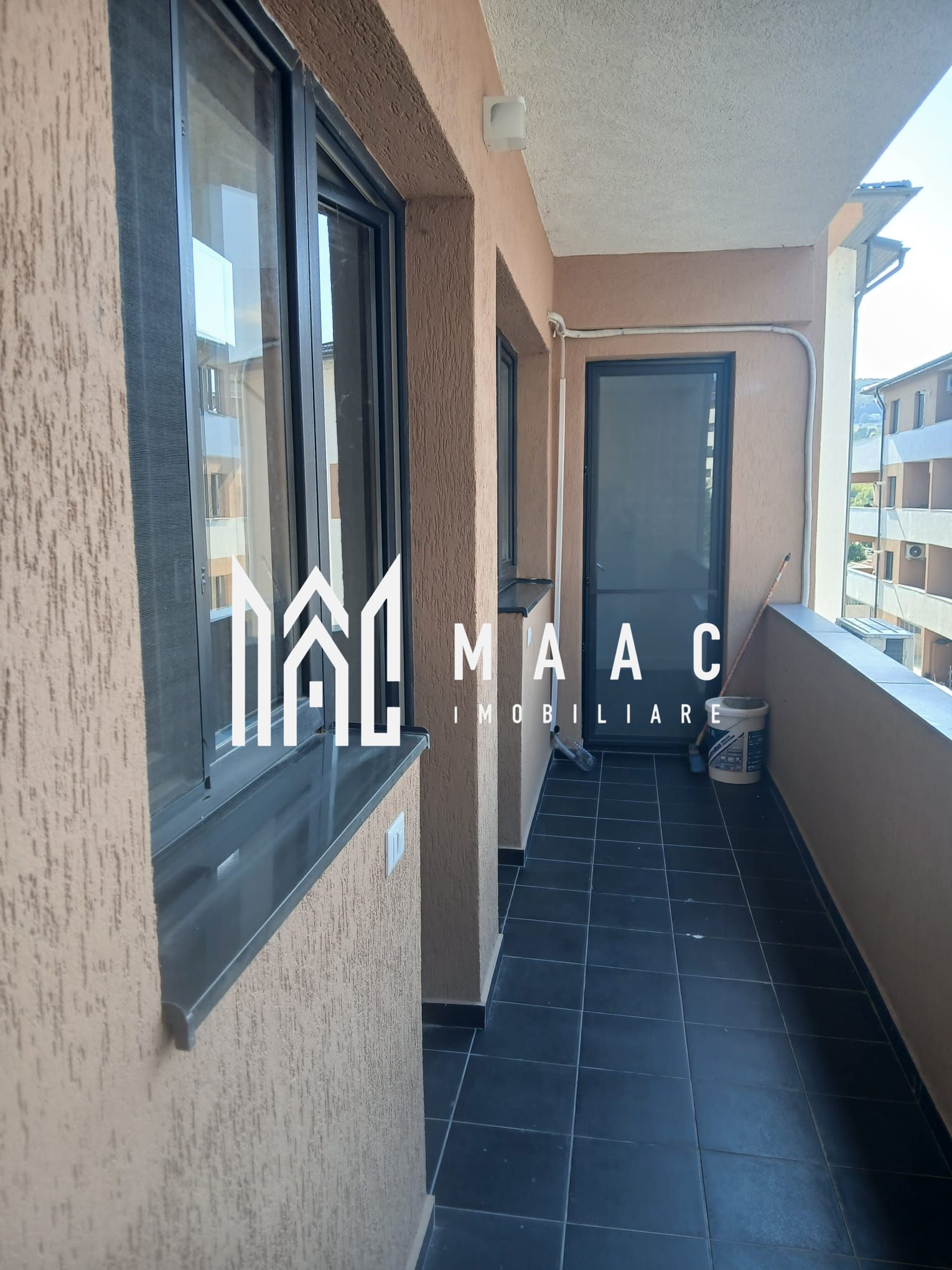 Apartament 2 camere de vânzare | Râmnicu Vâlcea | Parcare — fotografia 10