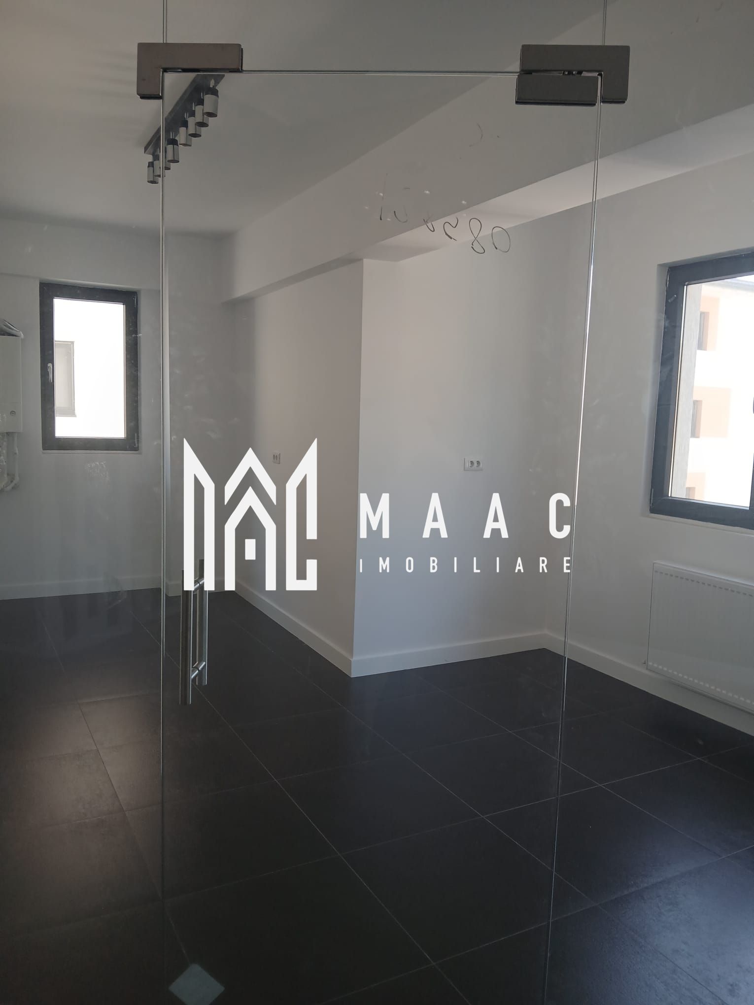 Apartament 2 camere de vânzare | Râmnicu Vâlcea | Parcare — fotografia 3