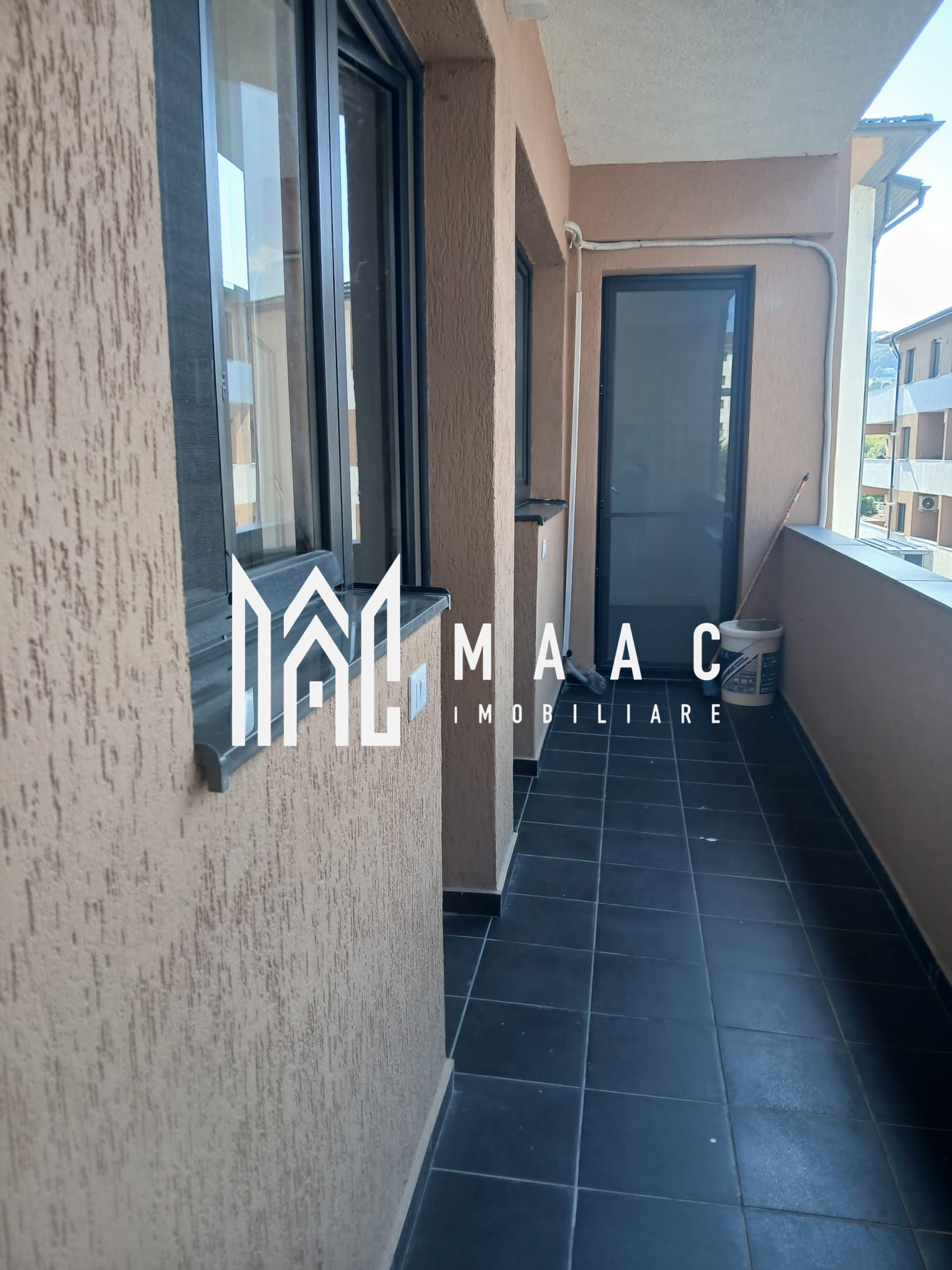 Apartament 2 camere de vânzare | Râmnicu Vâlcea | Parcare — fotografia 8