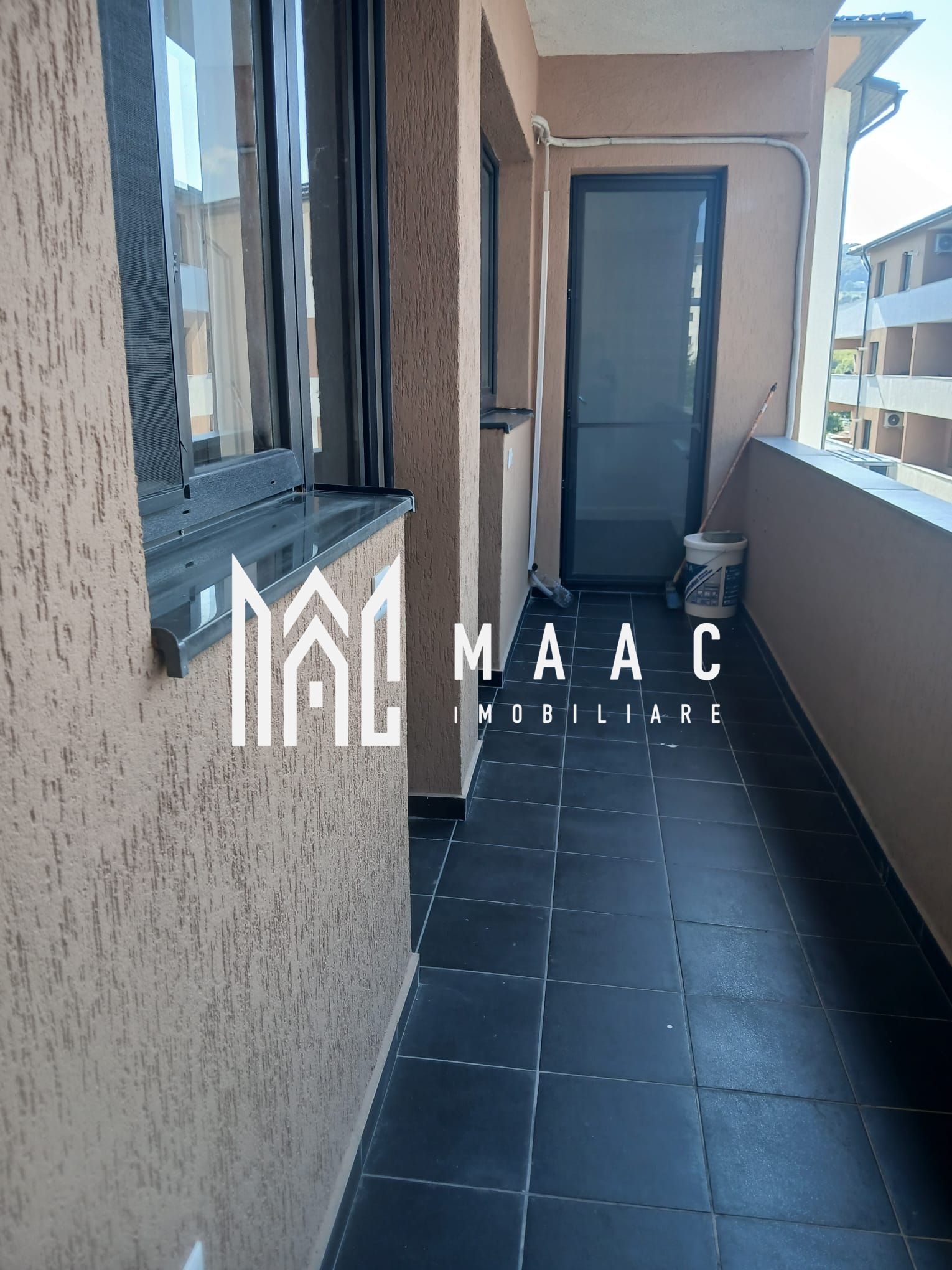 Apartament 2 camere de vânzare | Râmnicu Vâlcea | Parcare — fotografia 9