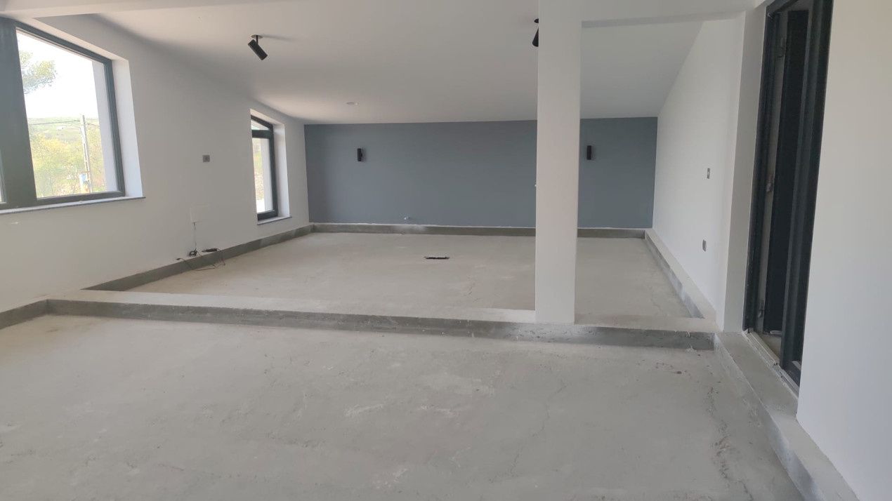 Spatiu comercial nou. Spatiu birouri — fotografia 15