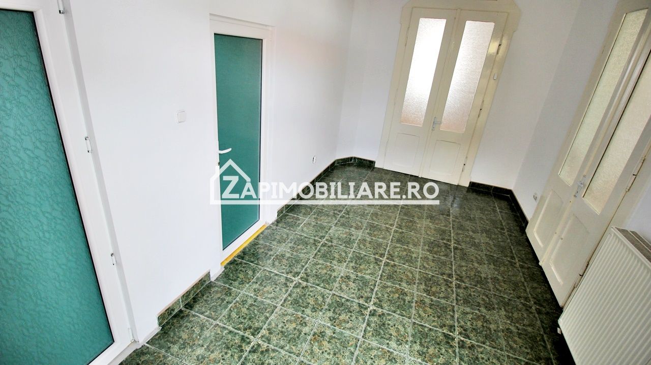 Casa 5 camere,3 băi,180 mp.teren 371 mp.Central — fotografia 10