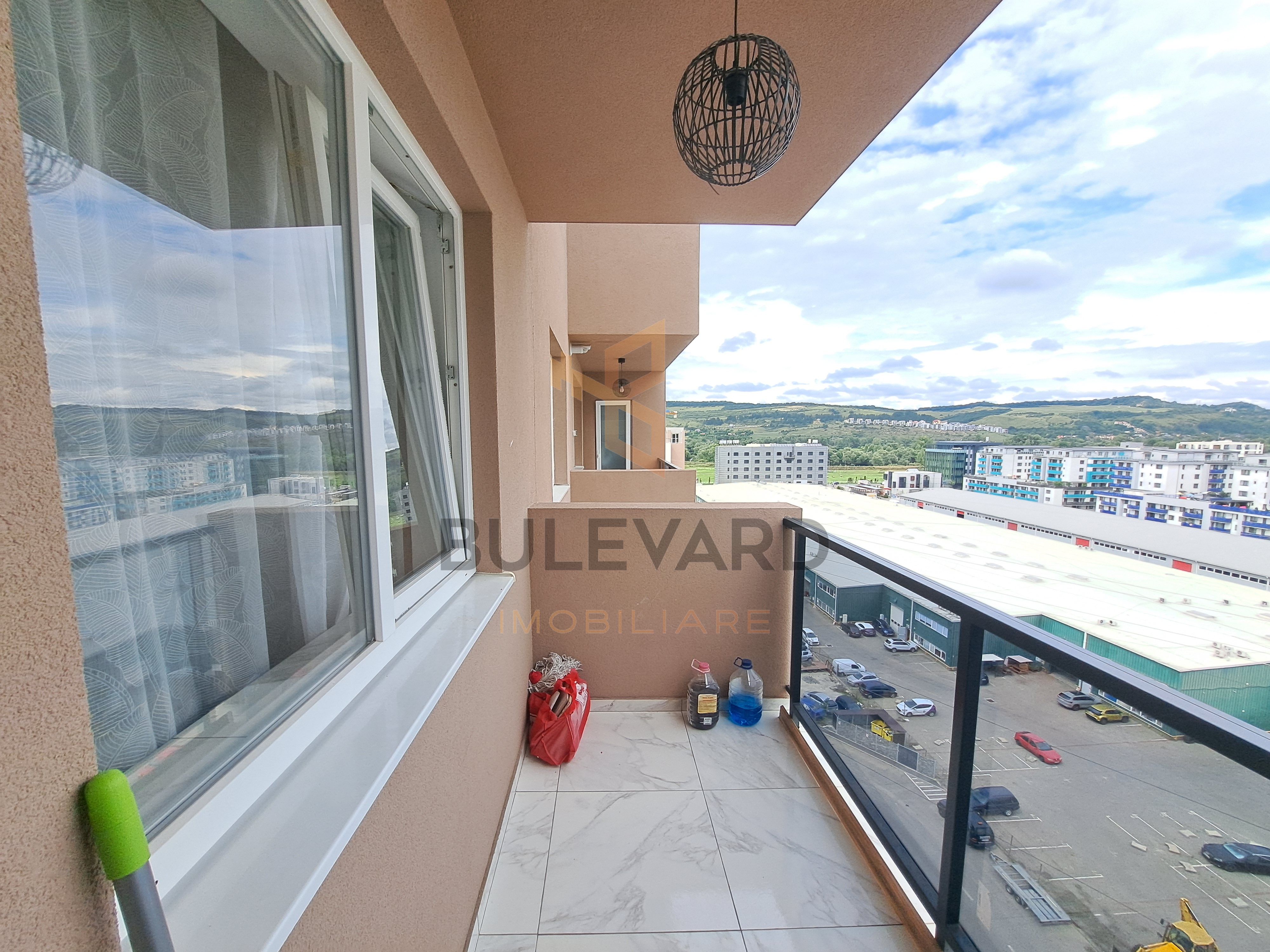Apartament 2 camere cu parcare, zona Metro!