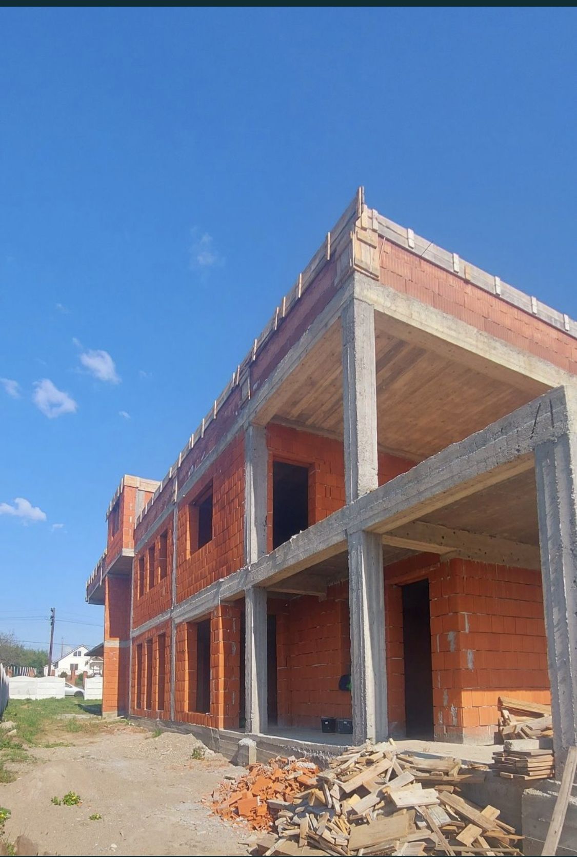 Vand Casa in rosu la Viile Satu Mare — fotografia 3