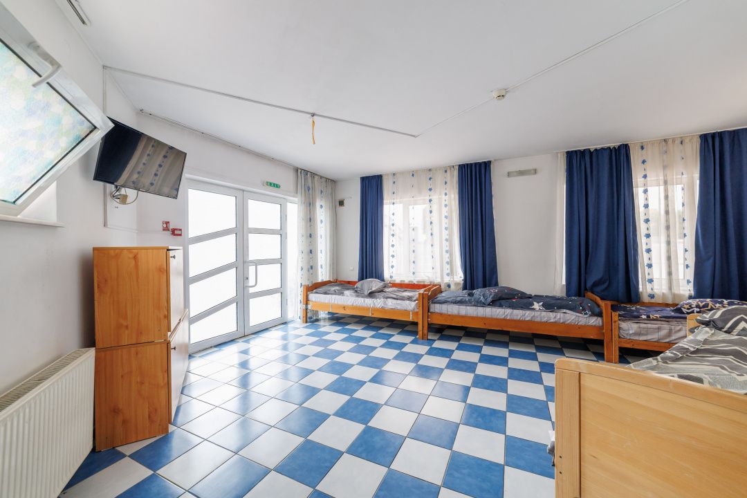 De inchiriat CASA spatioasa si curte proprie Gavana -Alunului — fotografia 13