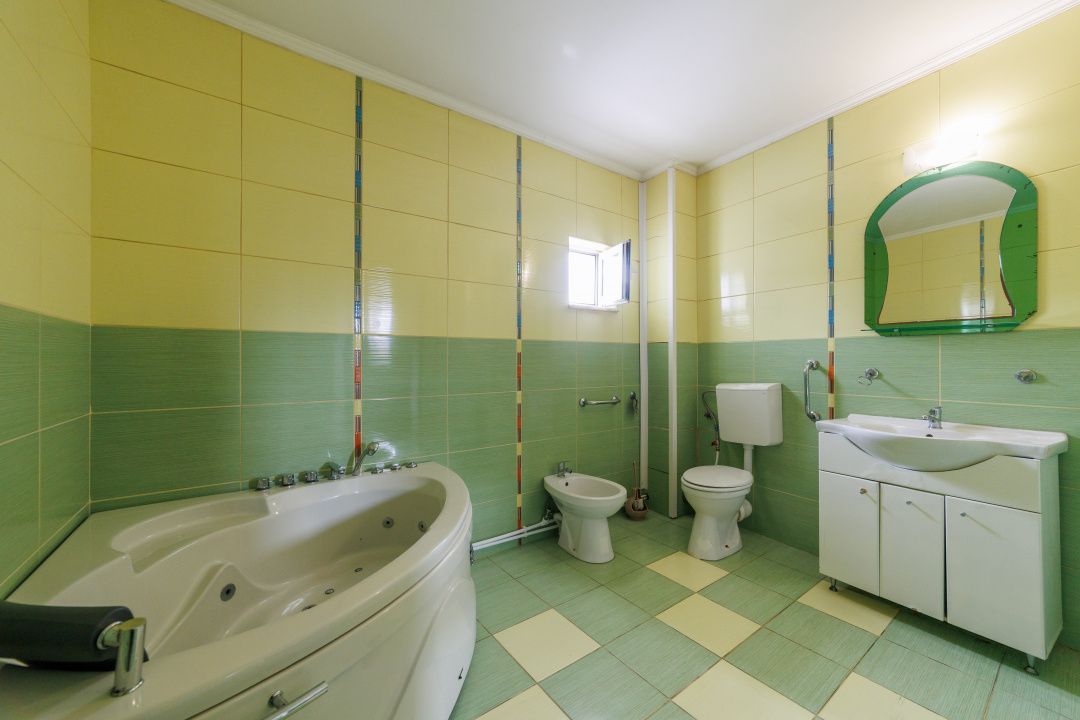 De inchiriat CASA spatioasa si curte proprie Gavana -Alunului — fotografia 14
