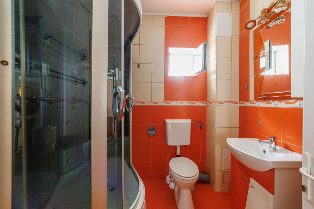 De inchiriat CASA spatioasa si curte proprie Gavana -Alunului — fotografia 15