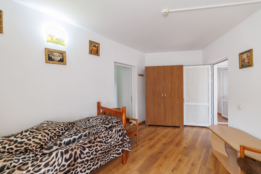De inchiriat CASA spatioasa si curte proprie Gavana -Alunului — fotografia 18