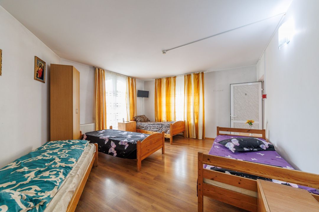 De inchiriat CASA spatioasa si curte proprie Gavana -Alunului — fotografia 19