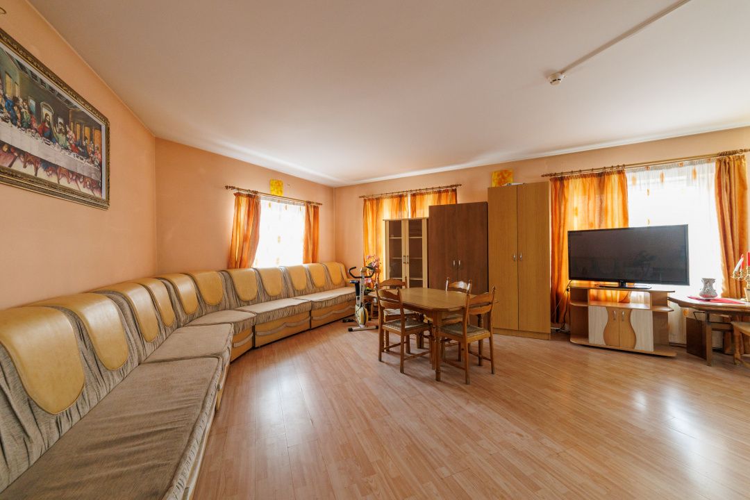 De inchiriat CASA spatioasa si curte proprie Gavana -Alunului — fotografia 4