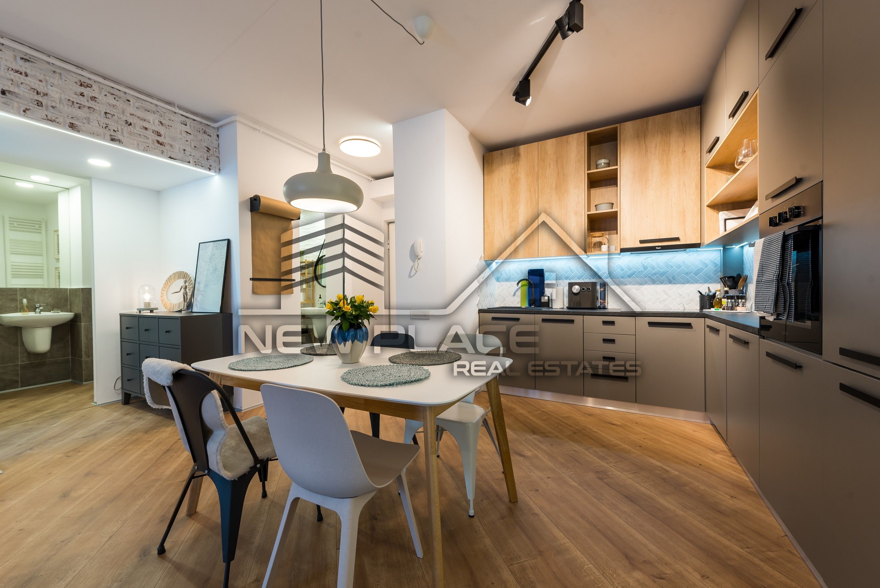[VIDEO] 4City North | Apt exclusivist | Vedere curtea interioara | Lux — fotografia 3