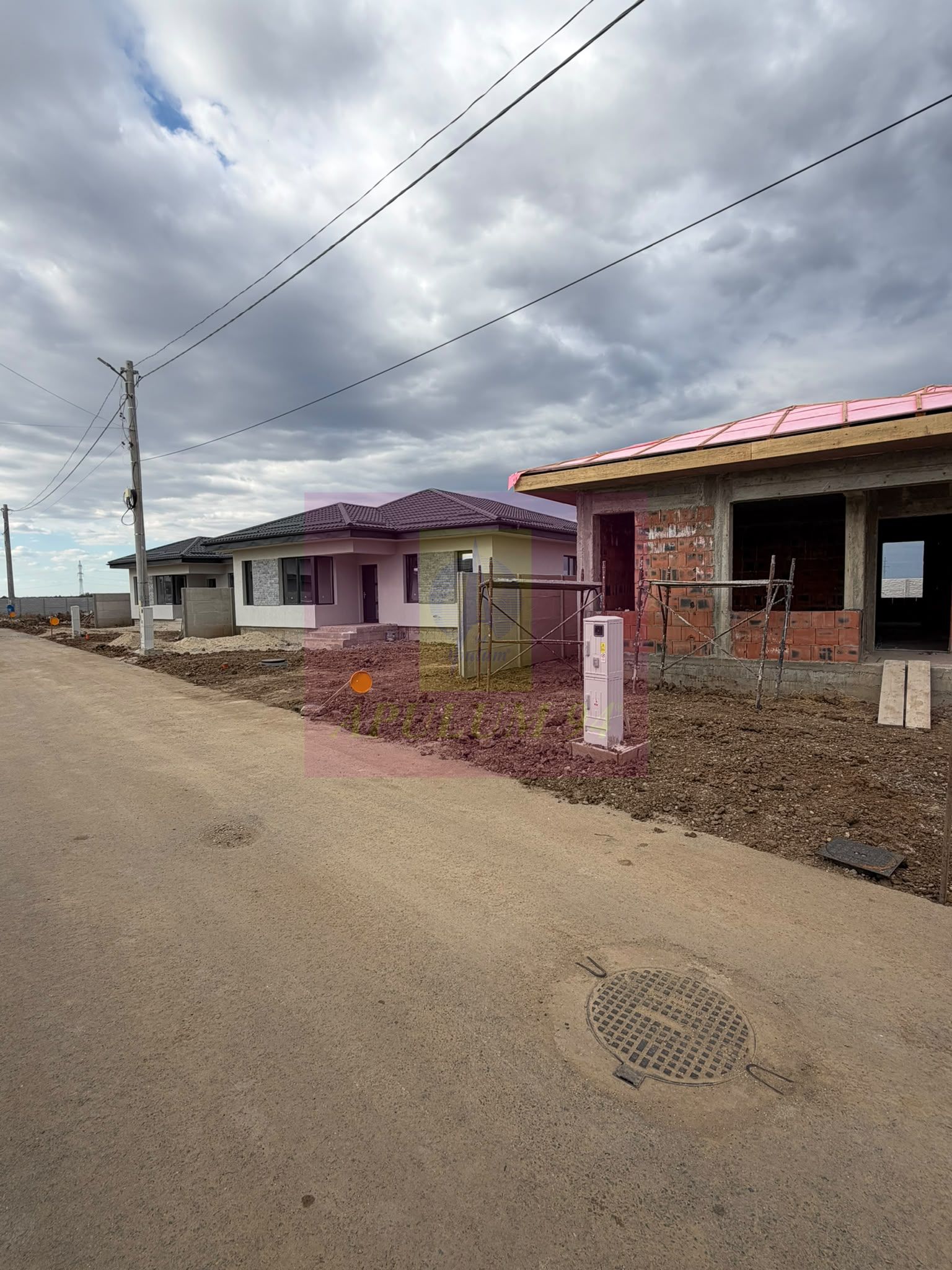 Casă noua 4 camere, apă, canalizare, gaze, asfalt, Dragomiresti Vale — fotografia 5