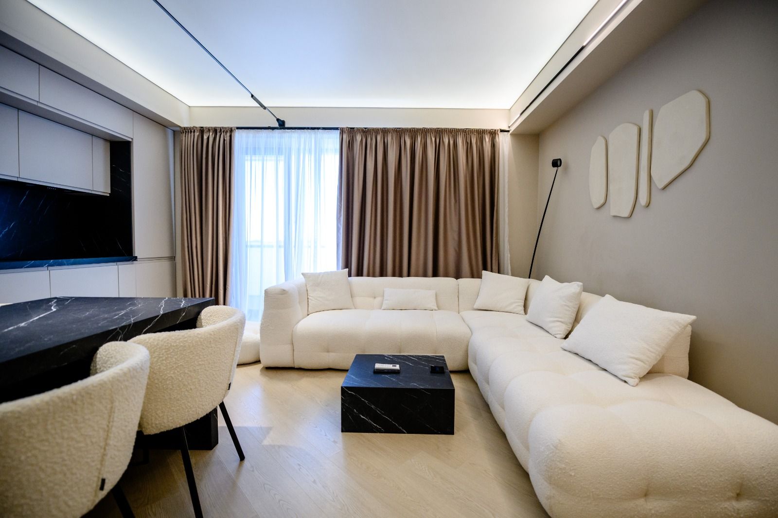 CORTINA NORTH | Apartament exclusivist | Parcare inclusa | Balcon 9 mp — fotografia 3