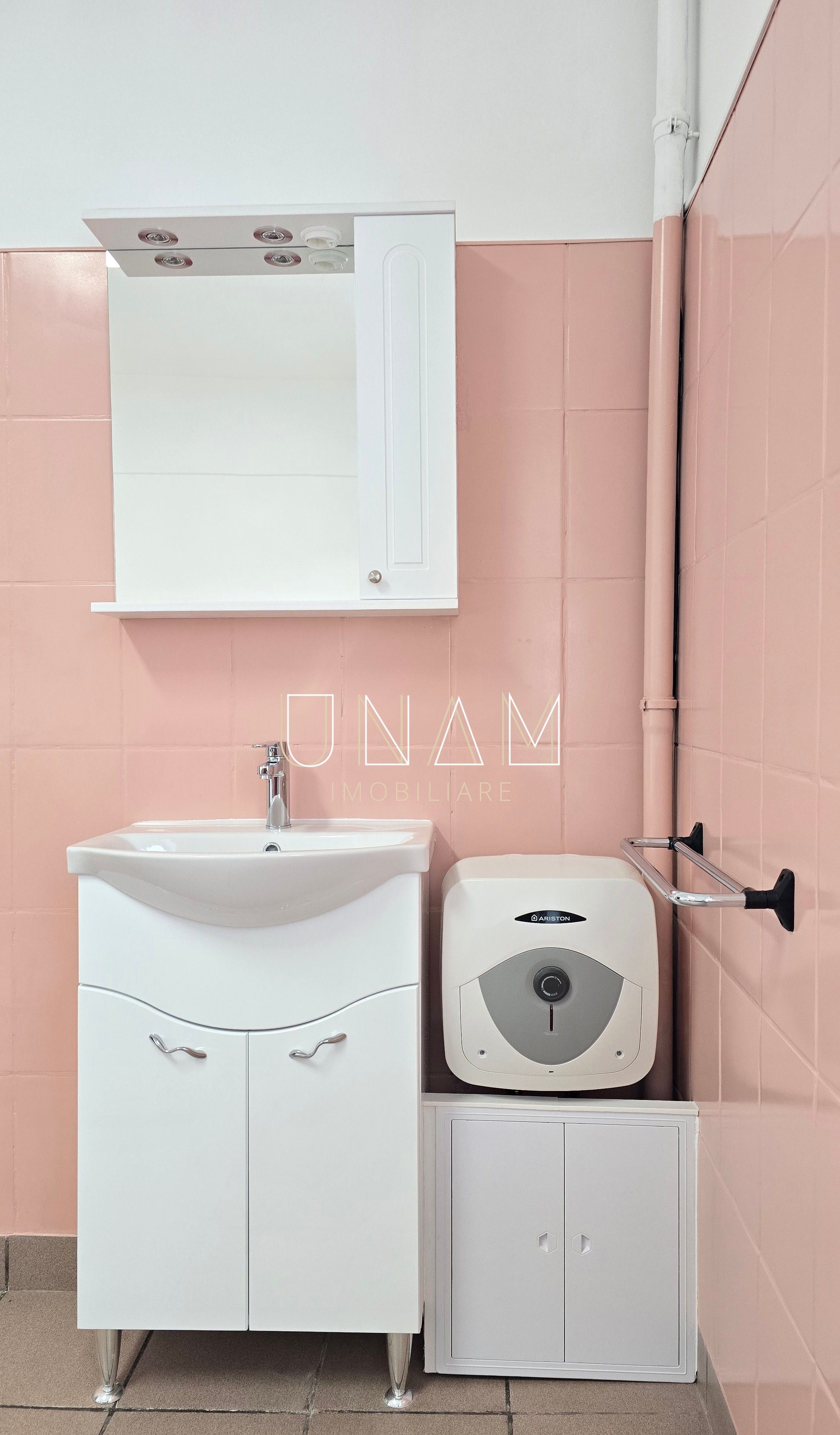 Spatiu de vanzare cu chirias activ | Blocul 800 | Resita — fotografia 7