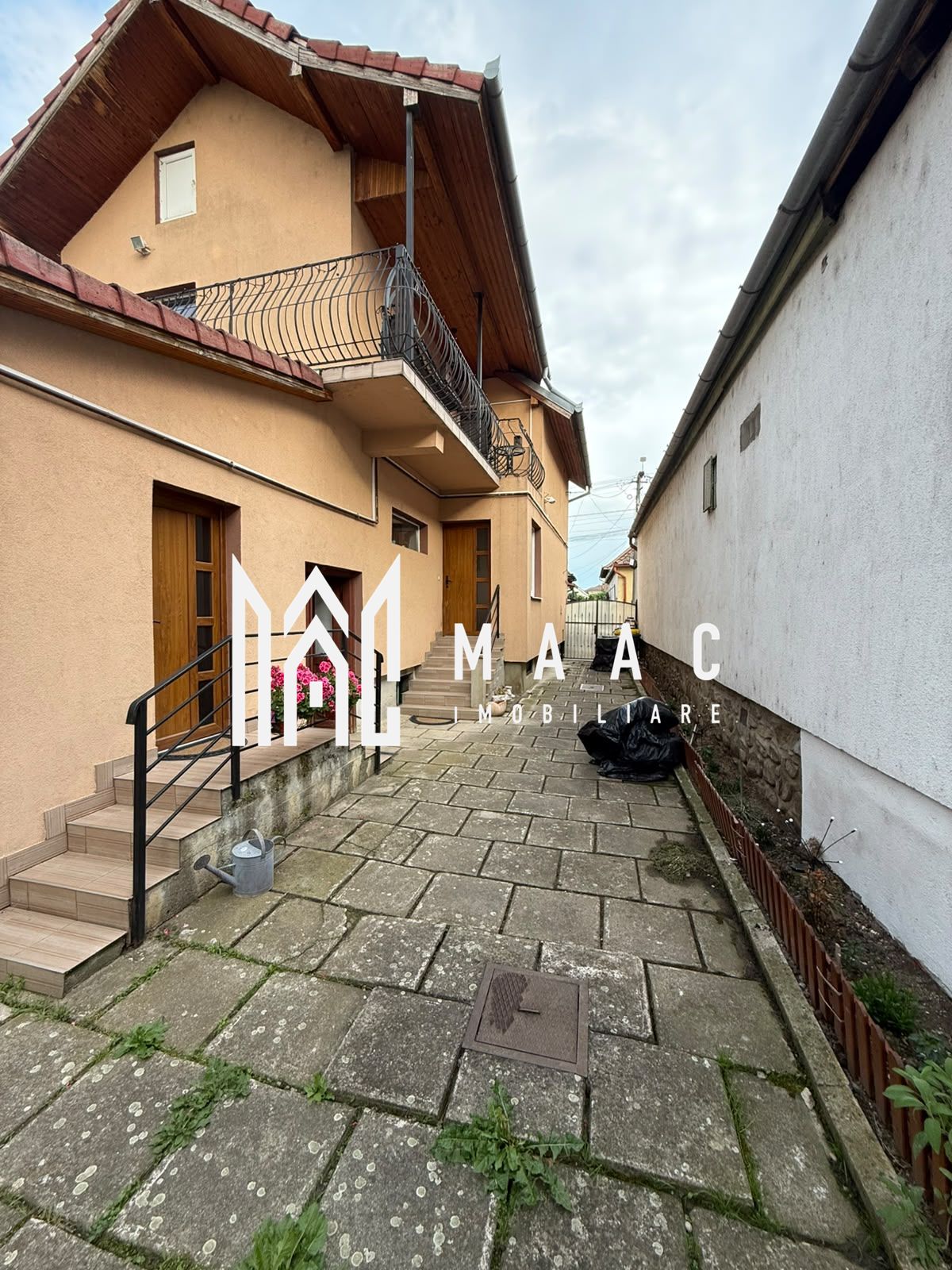 Casă de vânzare 3 camere | Lupeni, Sibiu | 141 mp utili, teren 676 mp