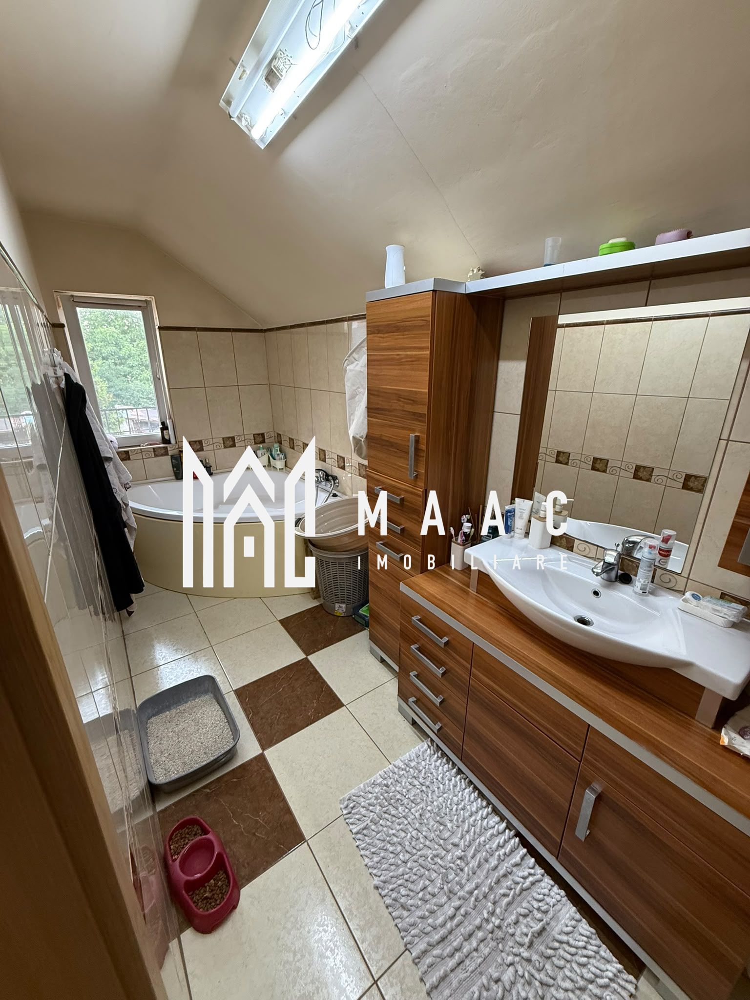 Casă de vânzare 3 camere | Lupeni, Sibiu | 141 mp utili, teren 676 mp — fotografia 18