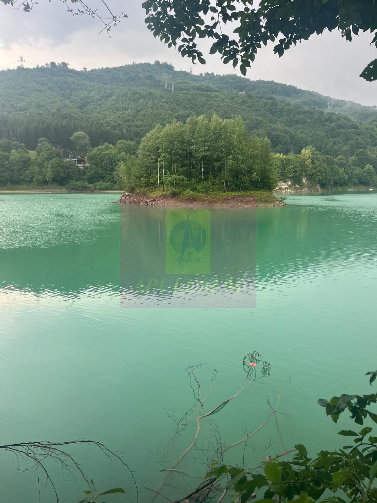 Teren cu deschidere la lac – Valea Doftanei, Prahova — fotografia 3