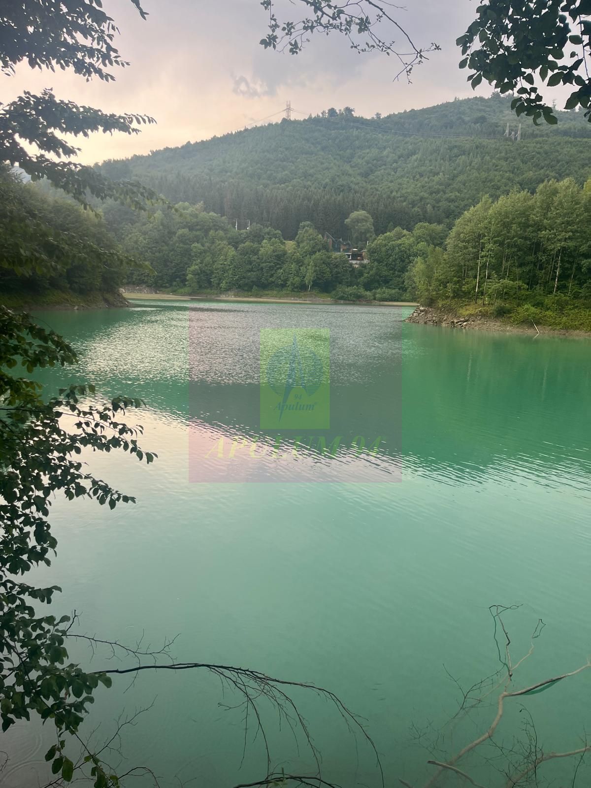 Teren cu deschidere la lac – Valea Doftanei, Prahova — fotografia 4
