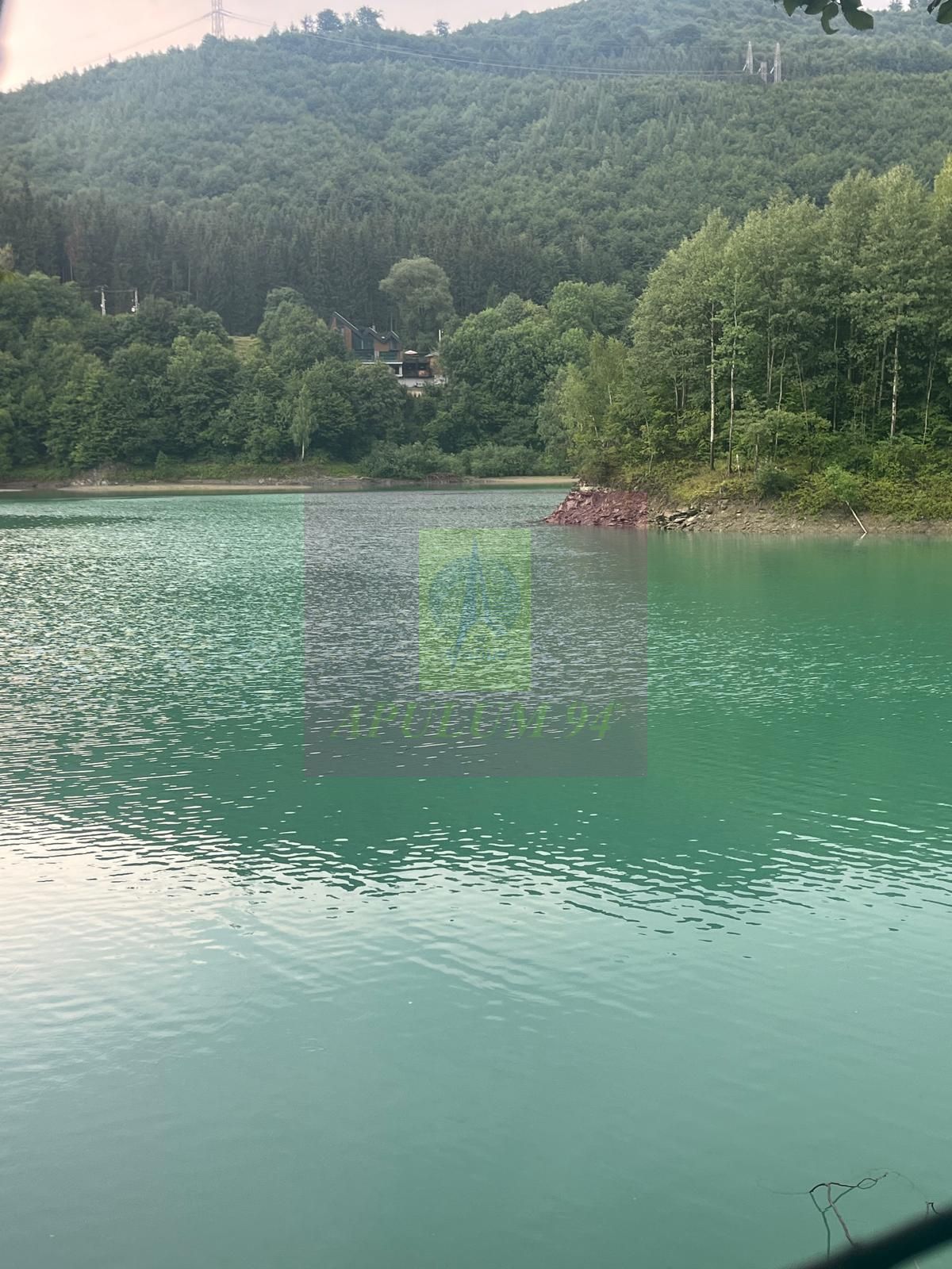 Teren cu deschidere la lac – Valea Doftanei, Prahova — fotografia 6