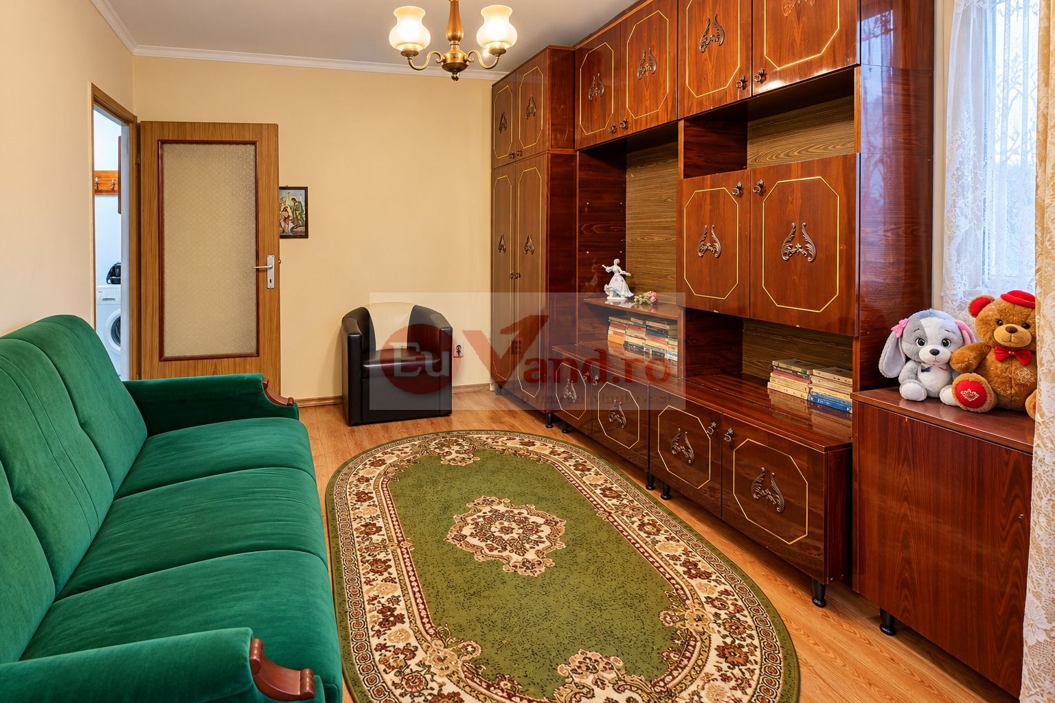 De vanzare apartament cu 2 camere, decomandat – Micro 19, parter, 46.500 E