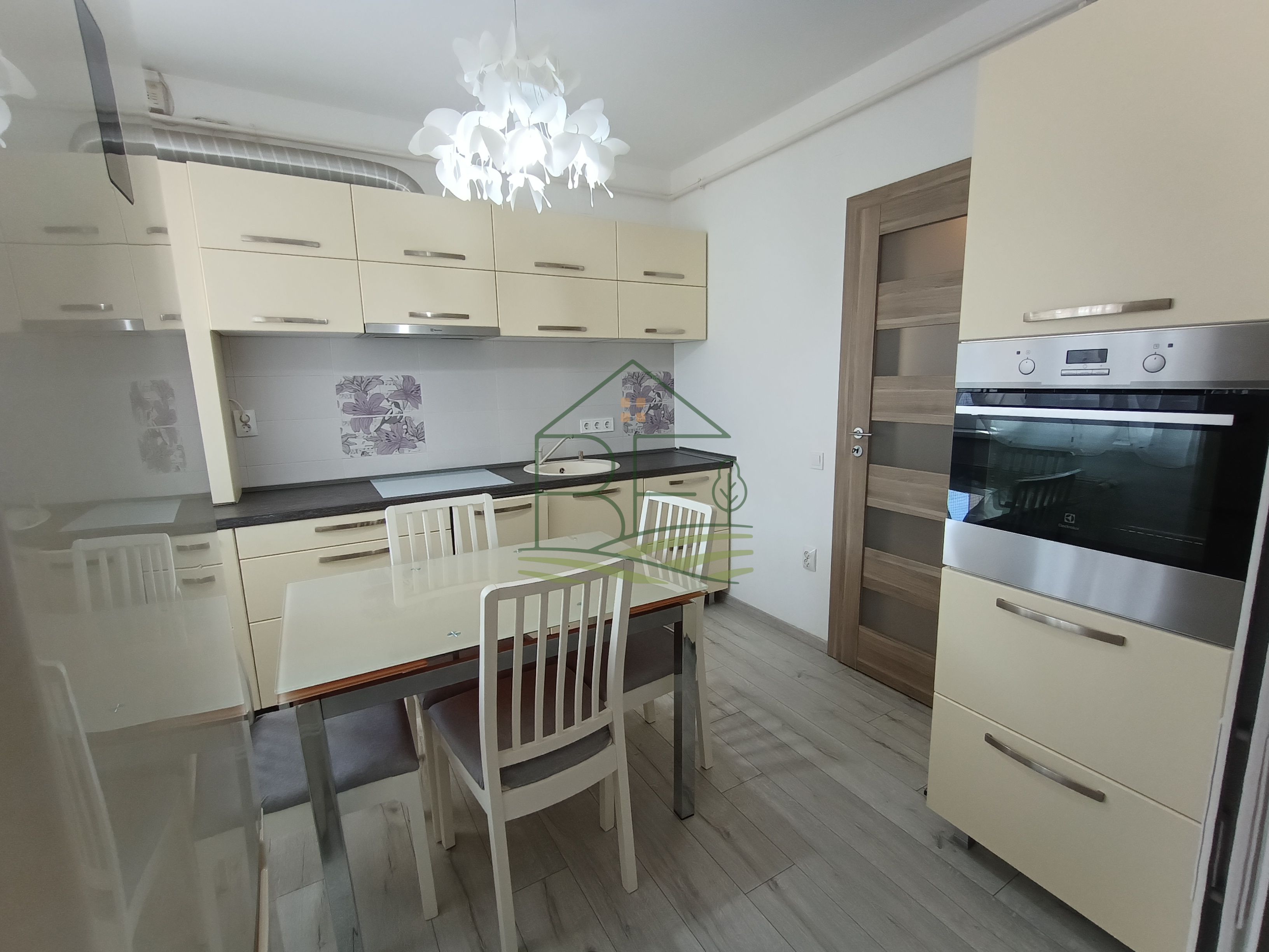 Apartament cu 3 camere de închiriat în Șelimbăr 75 mp + loc de parcare