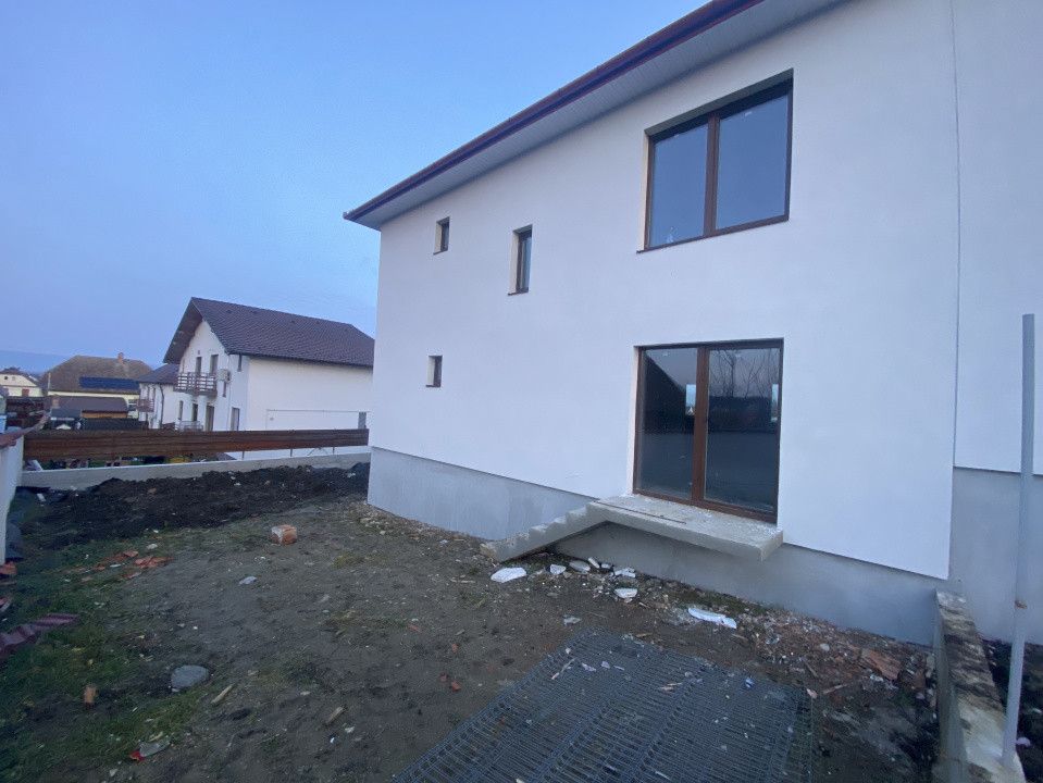 Casa 4 camere de vanzare 117 mpu teren liber 230mp Sibiu in Sura Mica — fotografia 5