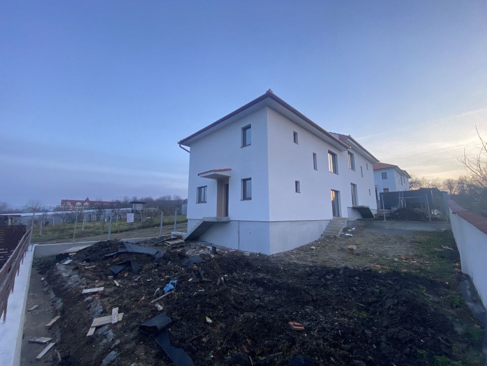 Casa 4 camere de vanzare 117 mpu teren liber 230mp Sibiu in Sura Mica — fotografia 6