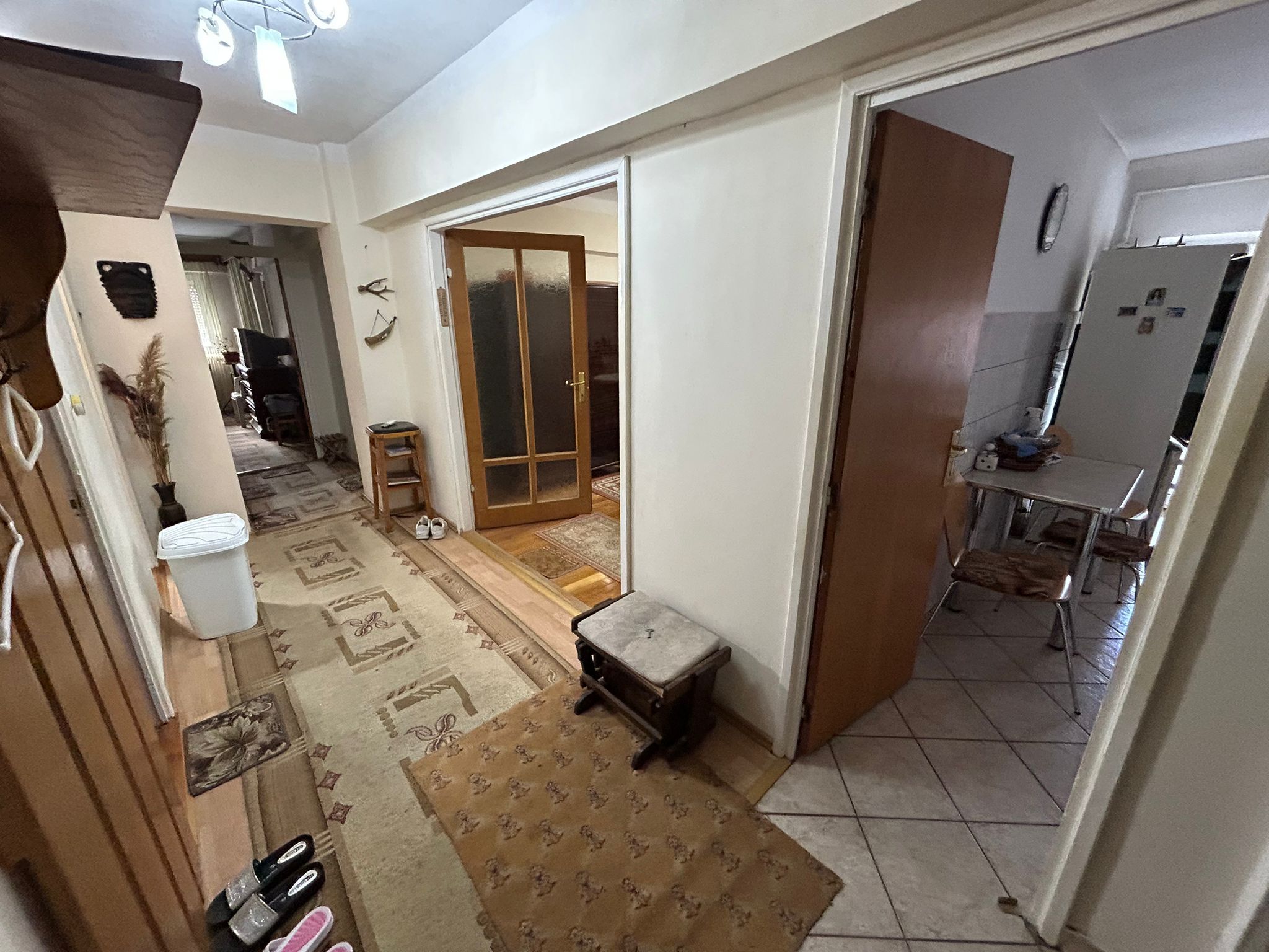 Apartament 3 camere, etaj 1 - zona Centru