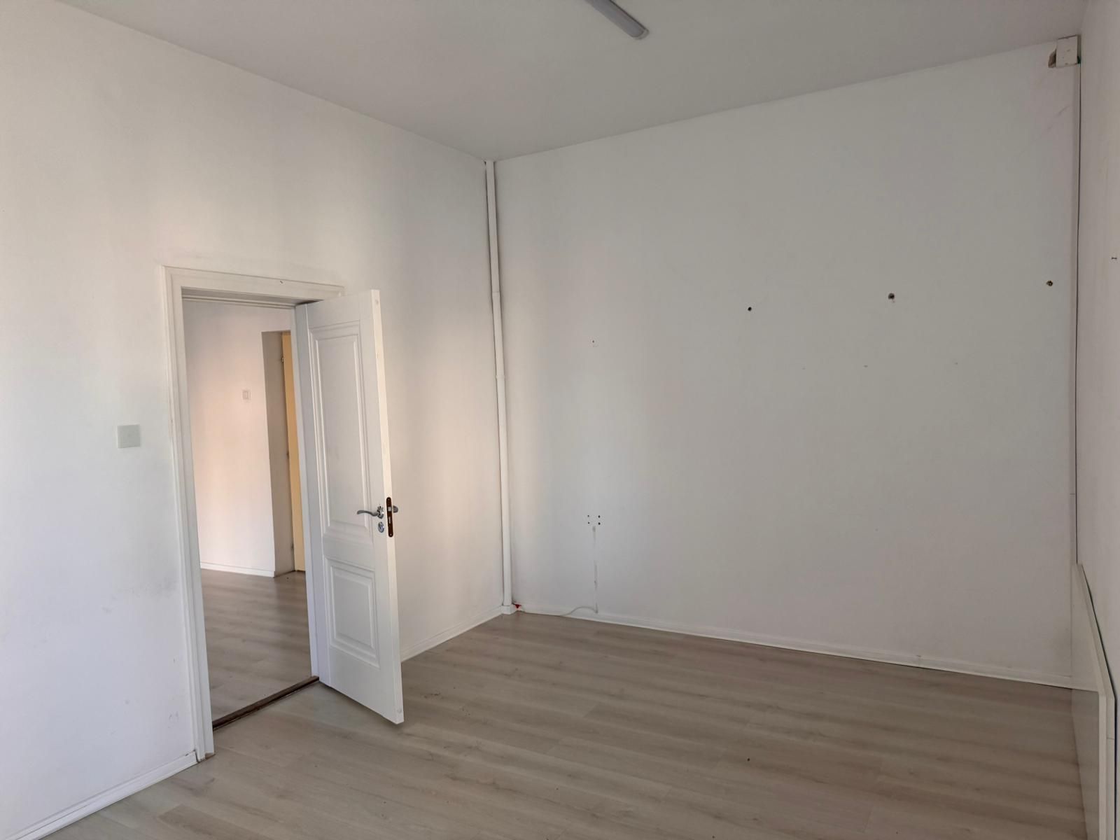Cladire birouri / spatiu comercial - 584 mp  - Comision ZERO — fotografia 17
