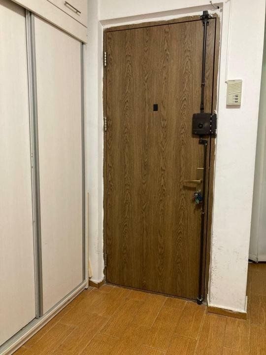 Apt 3cam renovat  69mp, dotat cu  CT, AC , an 1985  etaj 7/8, mobilat — fotografia 5
