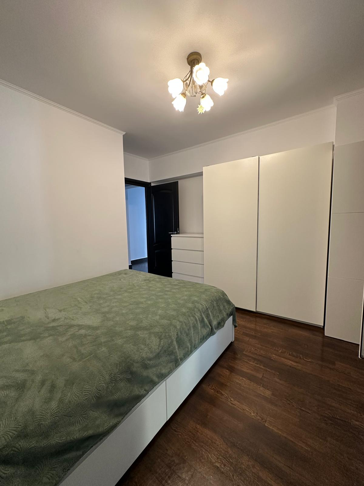Apartament 3 camere de închiriat în Sector 6 — fotografia 4