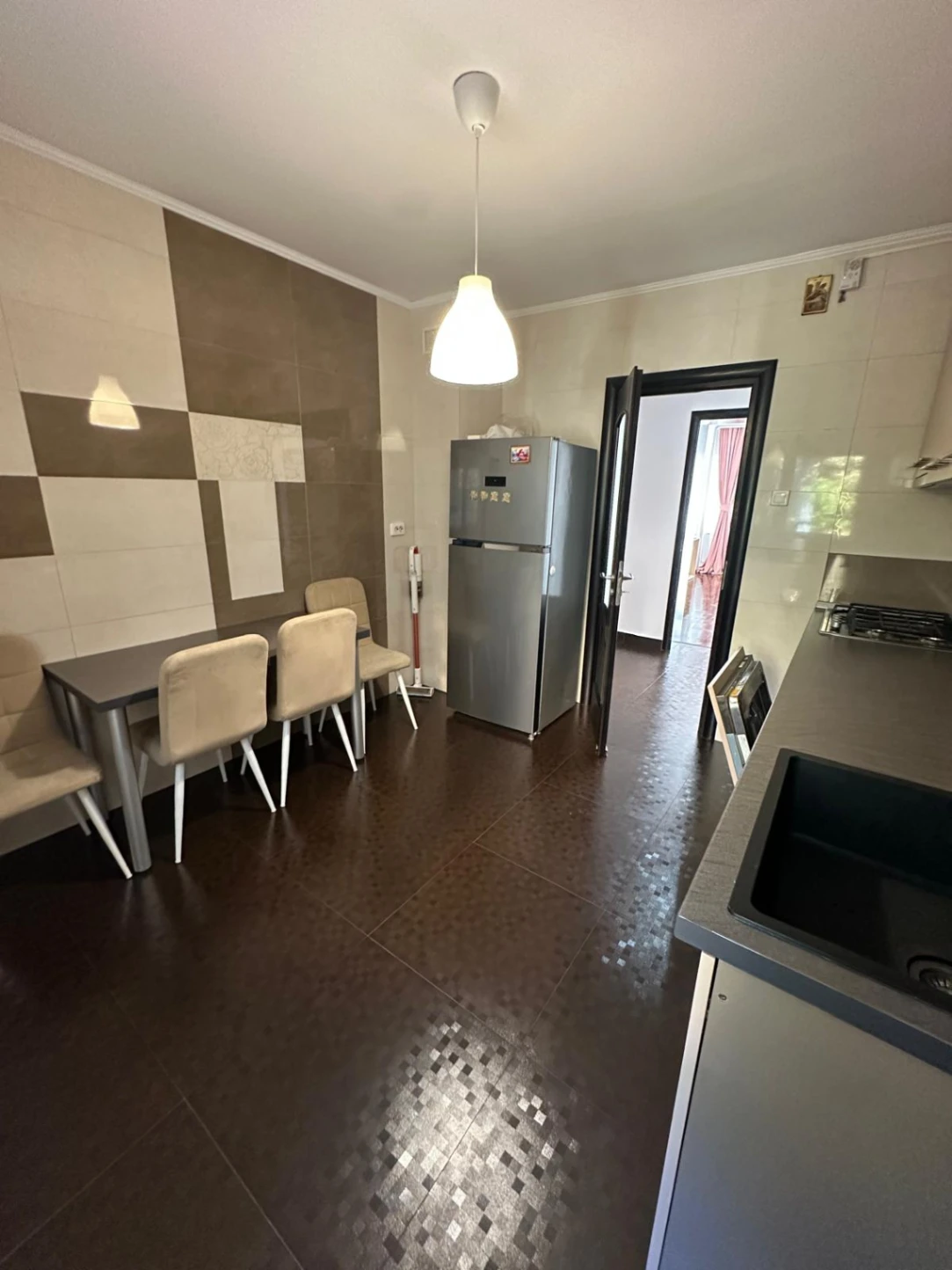 Apartament 3 camere de închiriat în Sector 6 — fotografia 3