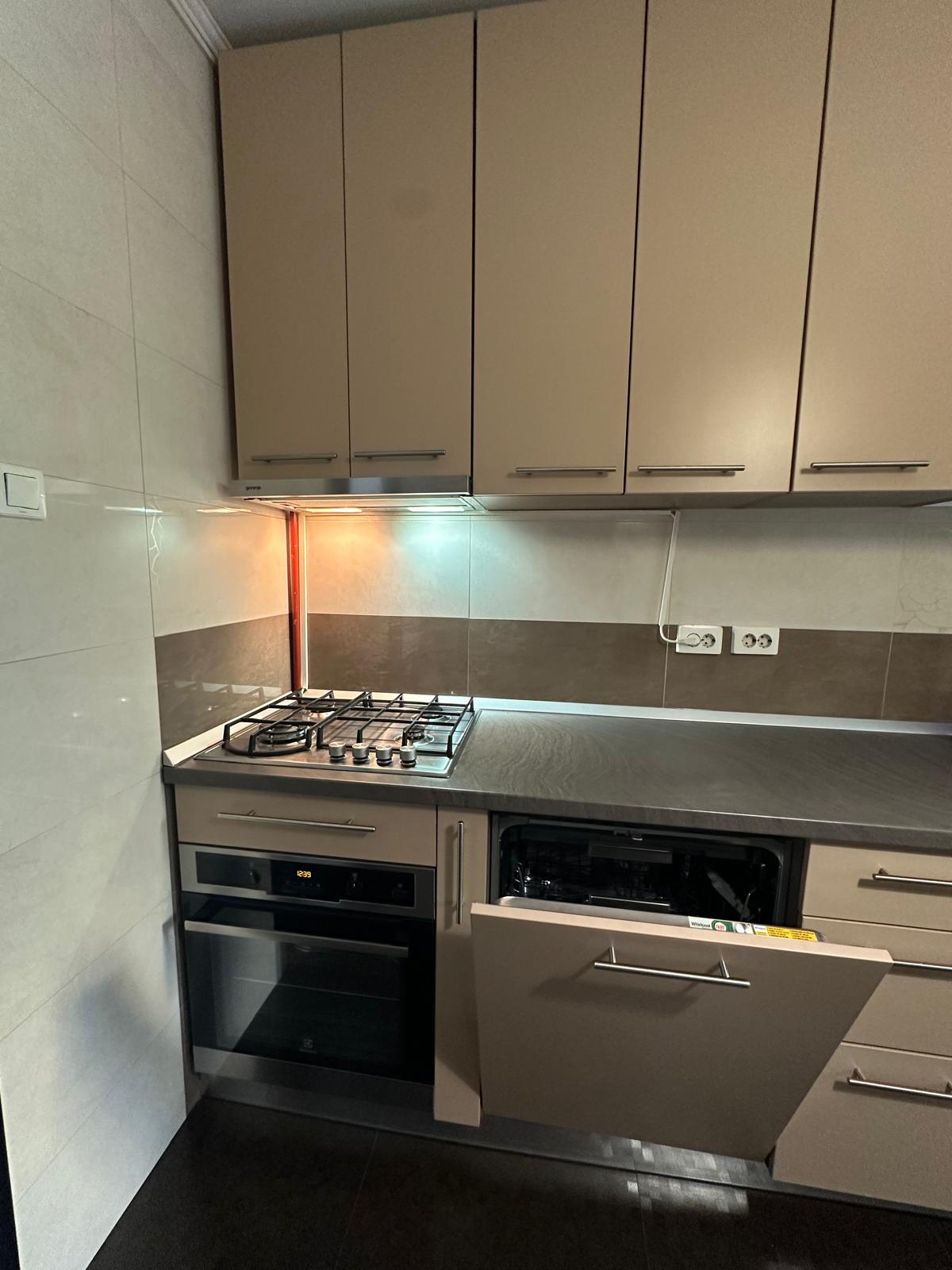 Apartament 3 camere de închiriat în Sector 6 — fotografia 5